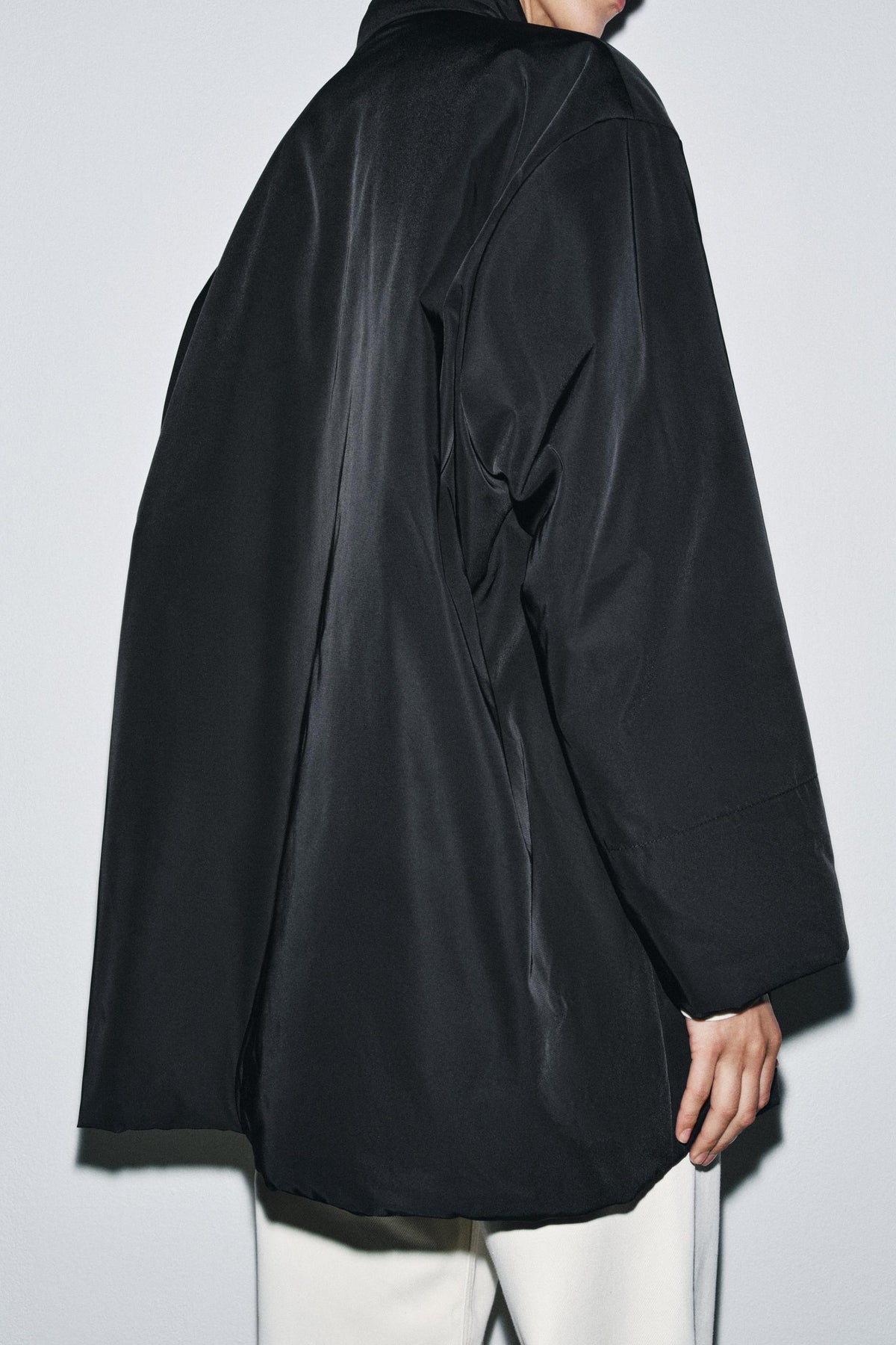 Übergroße Nylonjacke