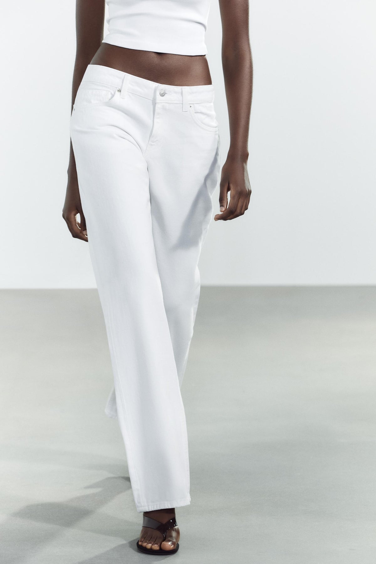 Weit geschnittene, tief sitzende Jeans