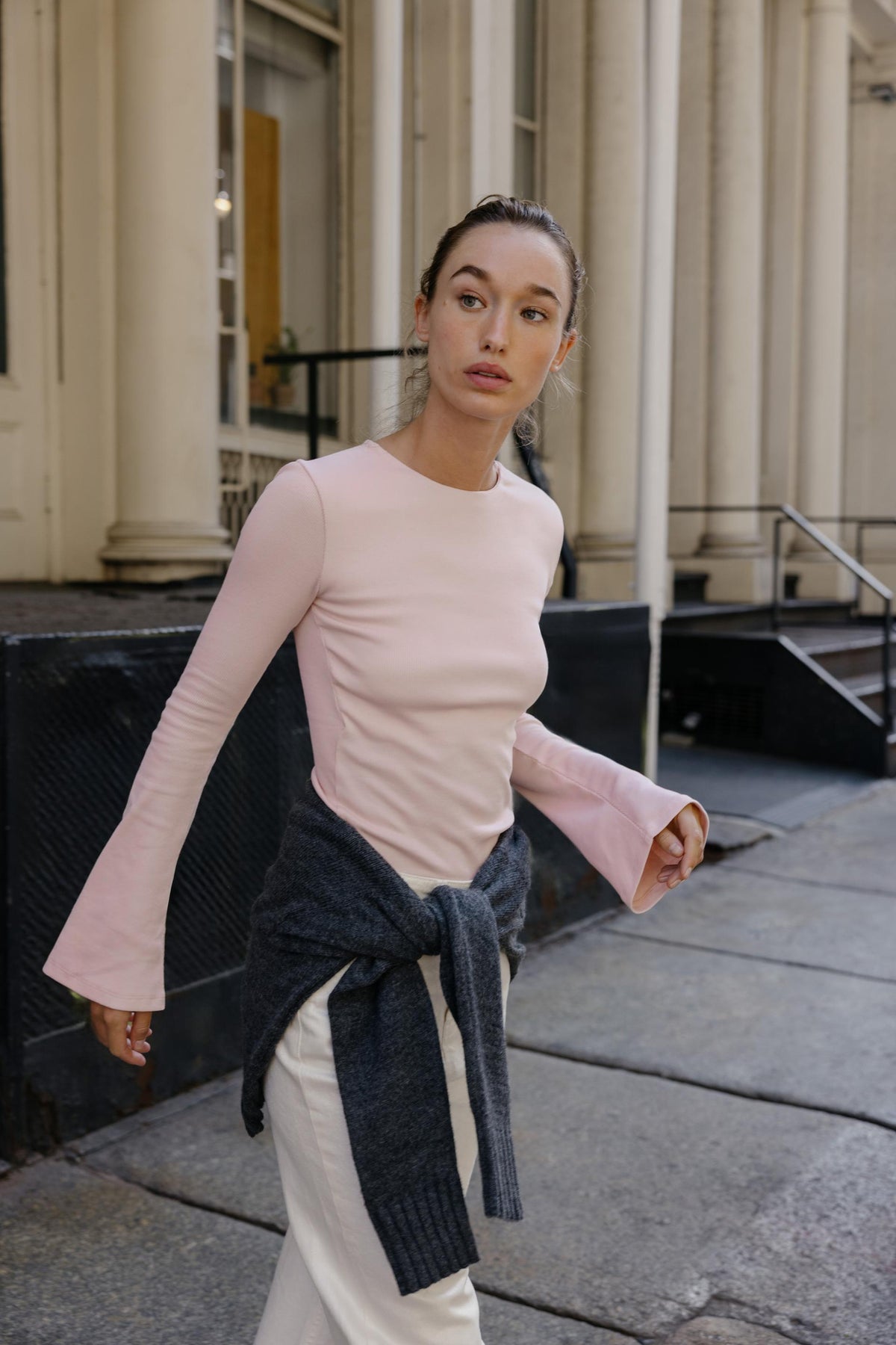 Flared sleeve rib t-shirt.