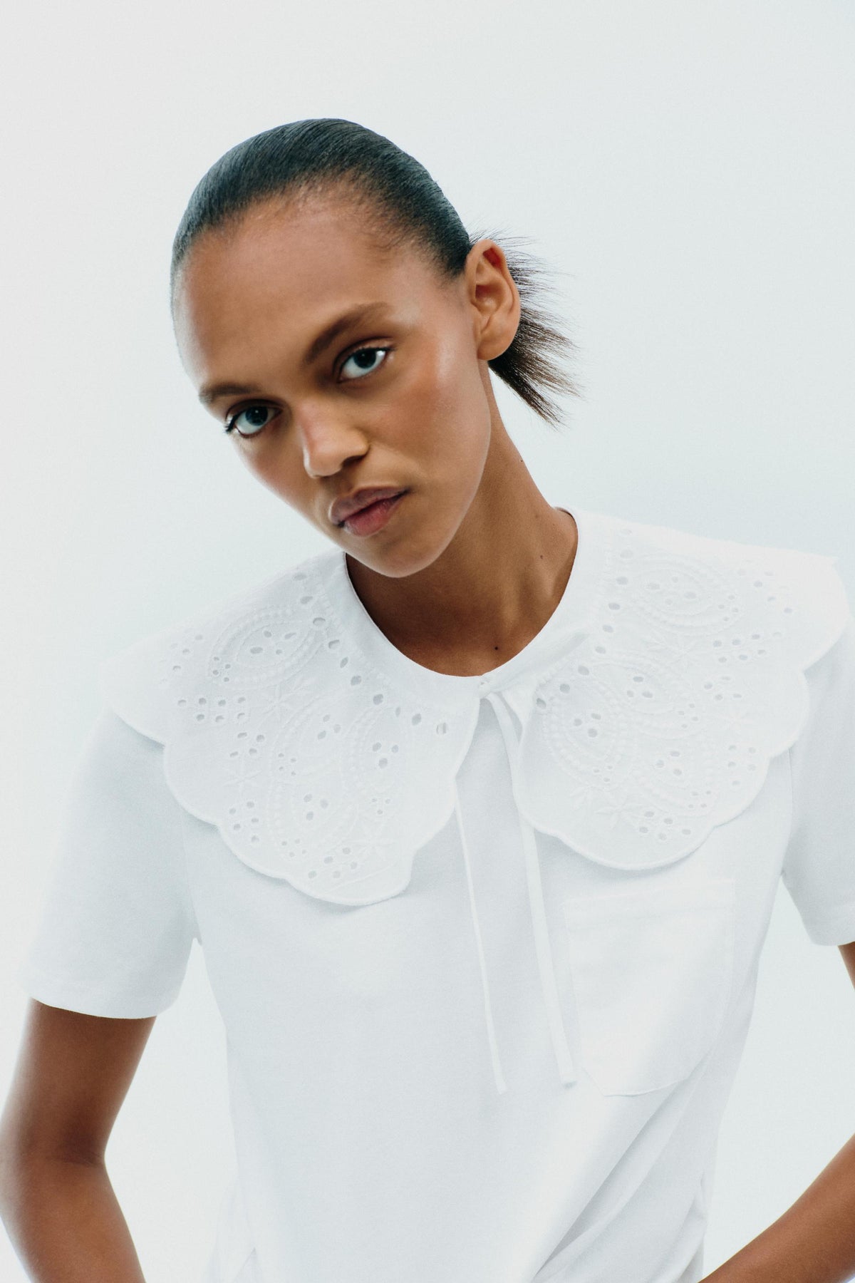 EMBROIDERED PETER PAN COLLAR