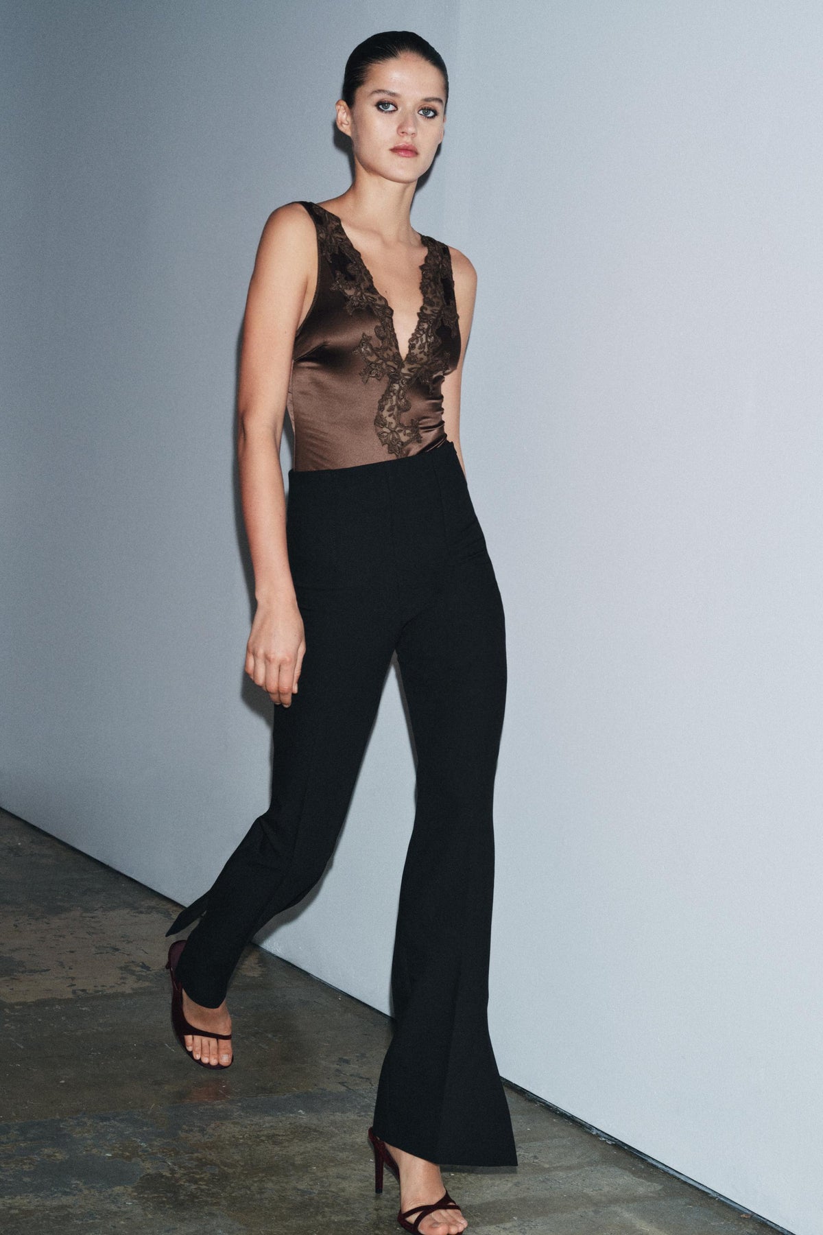 Satin-Body mit Spitze