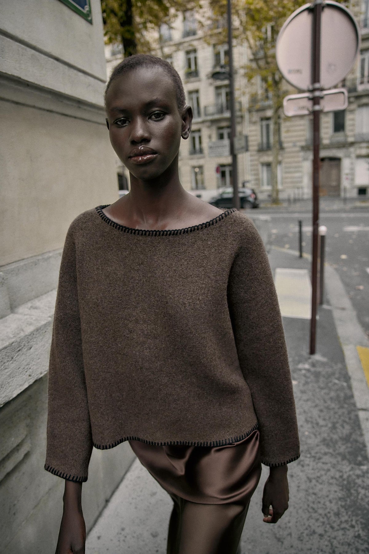 Strickpullover mit Ziernähten