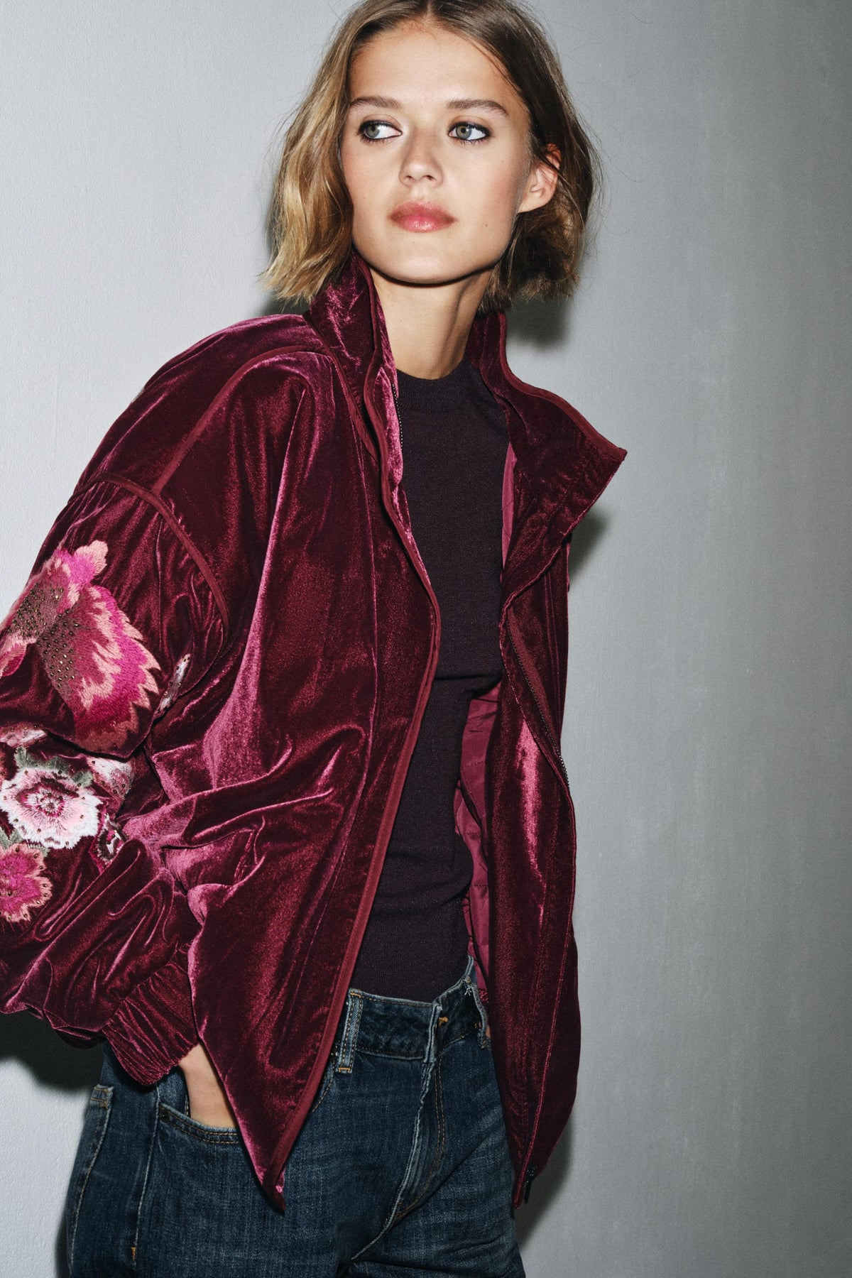 Bestickte Samtjacke