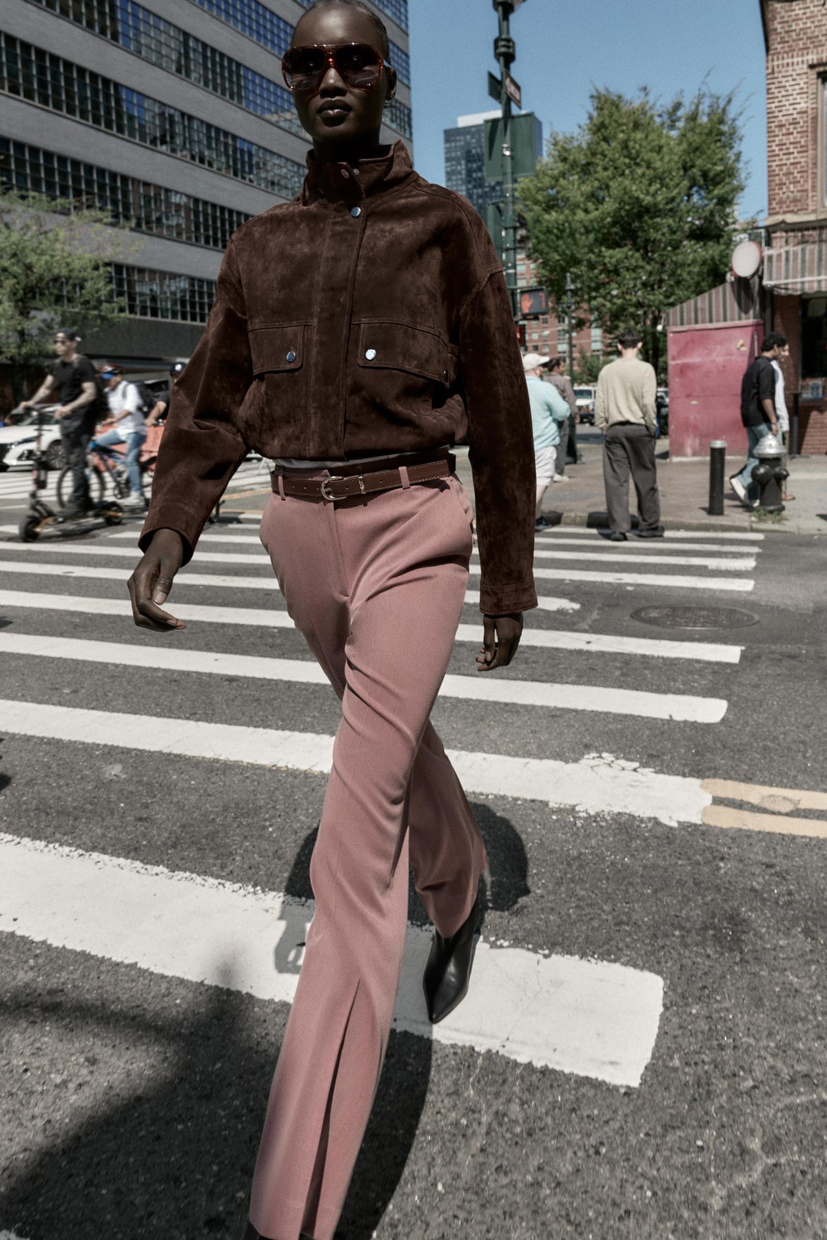 Straight-leg trousers with belt