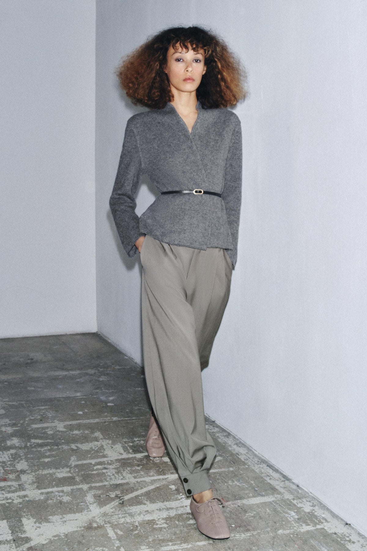 Wollstrickjacke mit Gürtel
