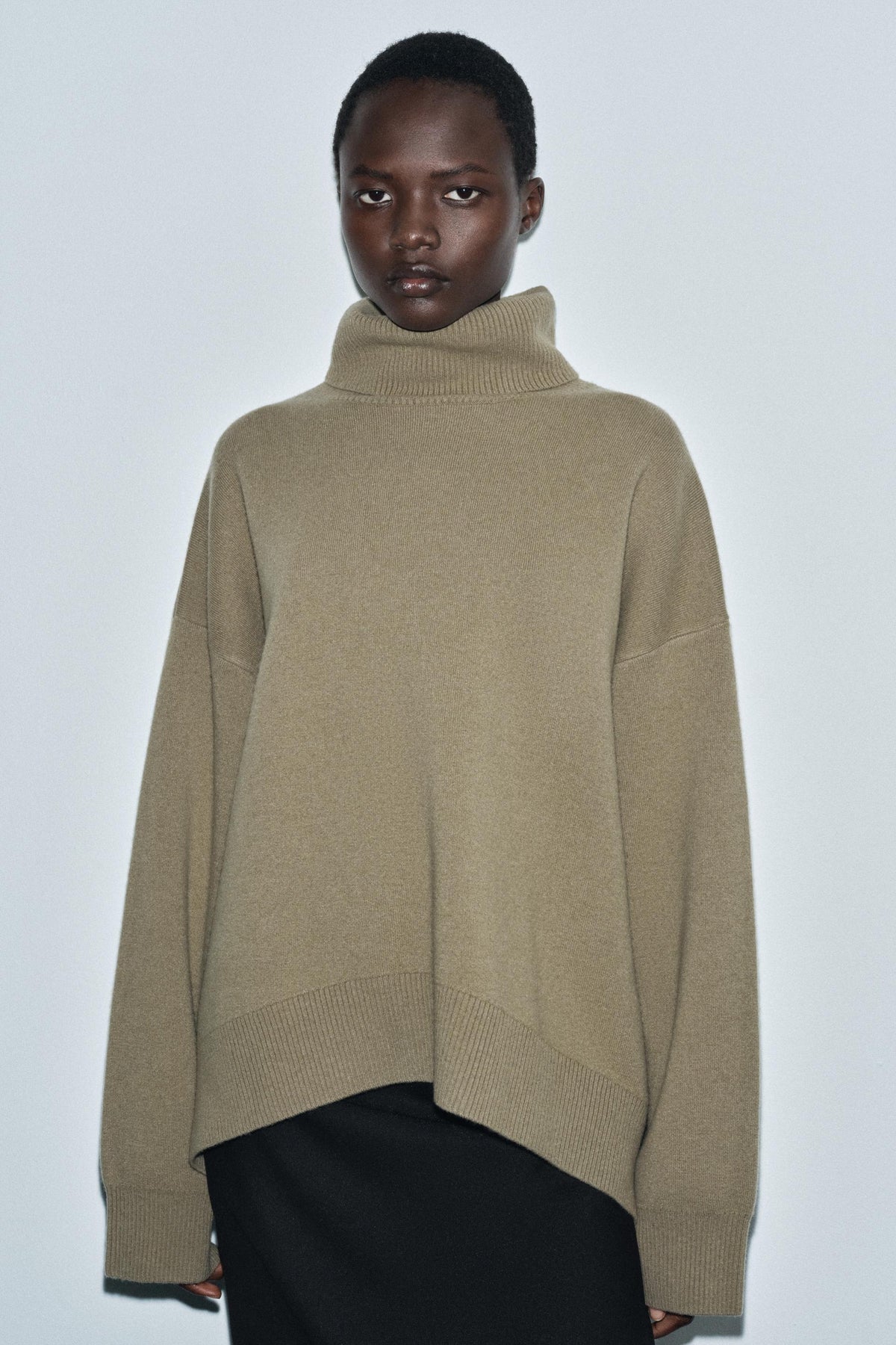 ÜBERGRÖSSERTER WOLLPULLOVER