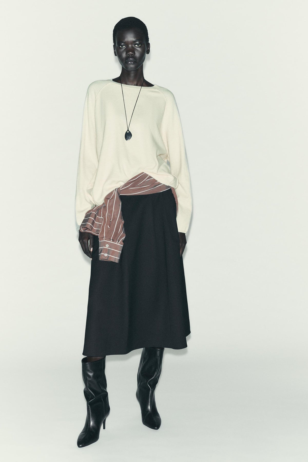 ÜBERGRÖSSERTER STRICKPULLOVER