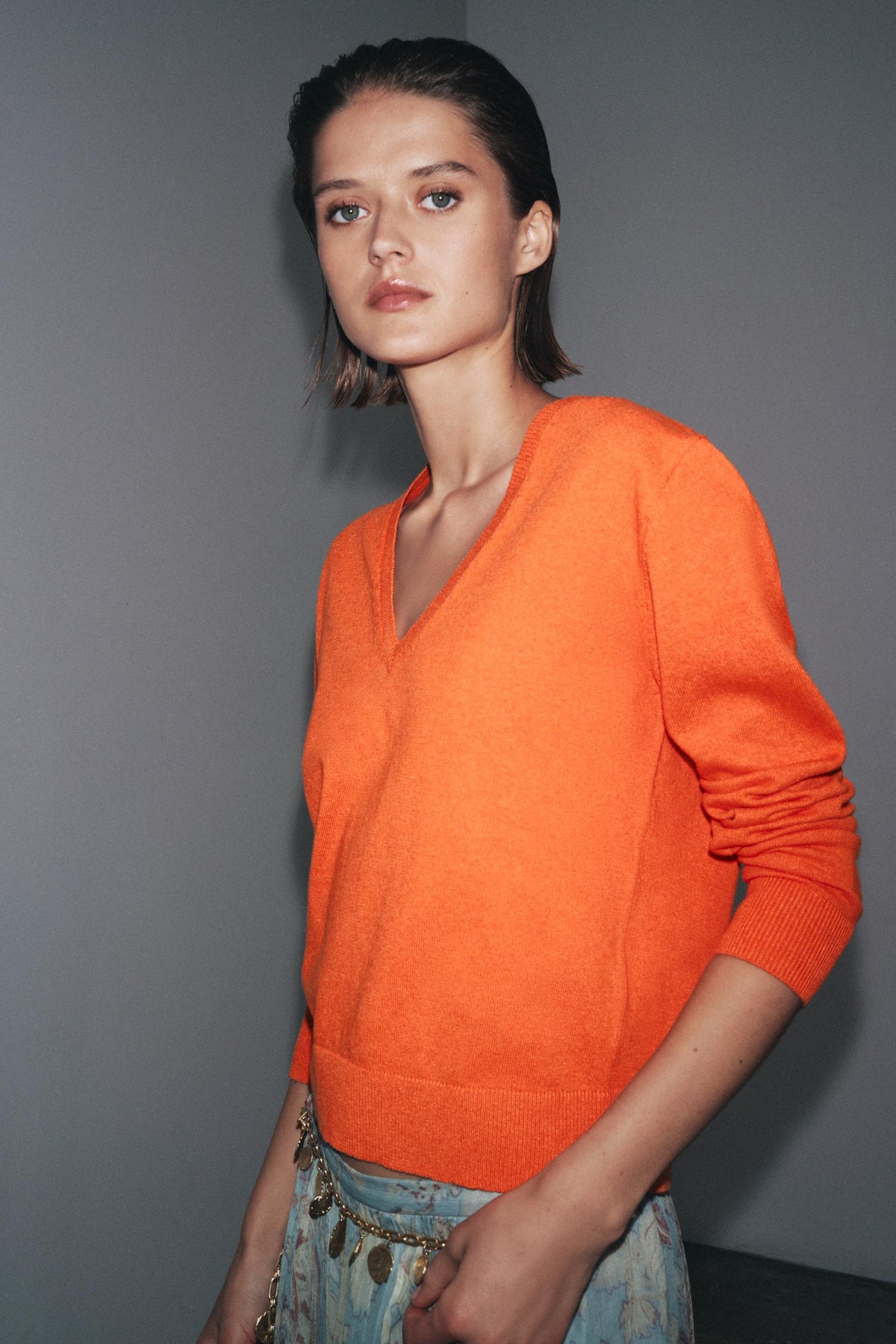 V-NECK KNIT SWEATER