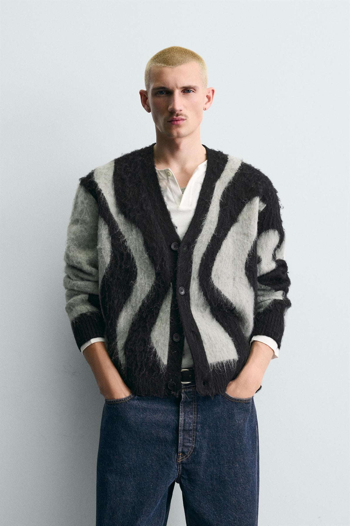 Strickjacke aus gebürstetem Jacquard