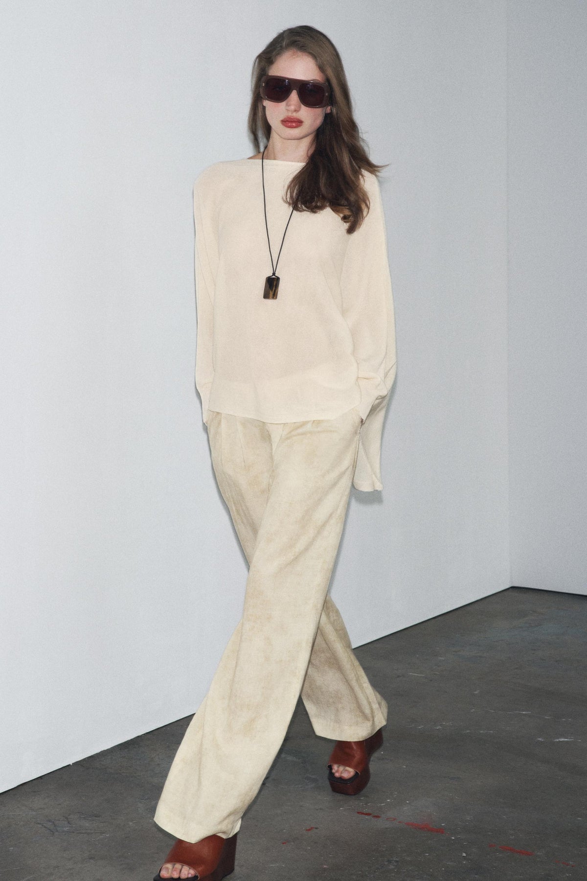 PLAIN KNIT SWEATER