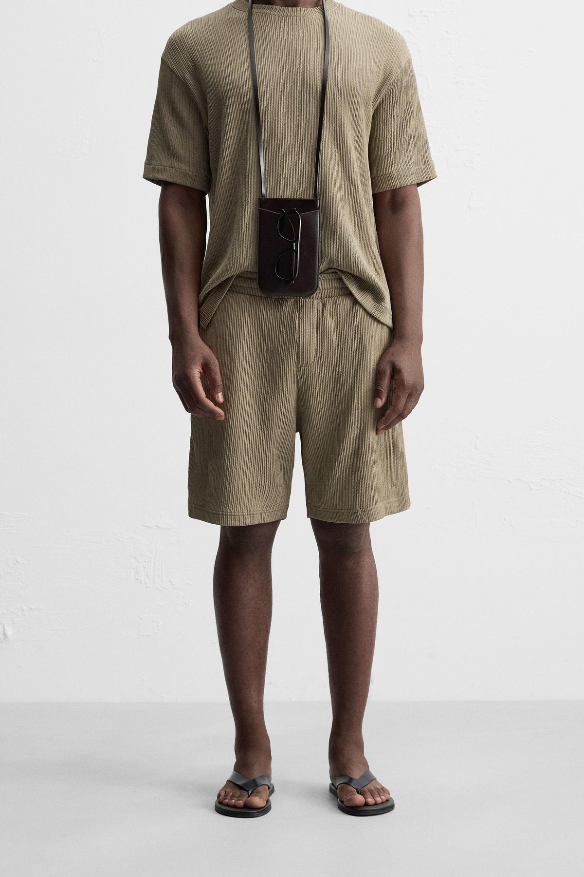 IRREGULAR TEXTURED BERMUDA SHORTS - Image 2