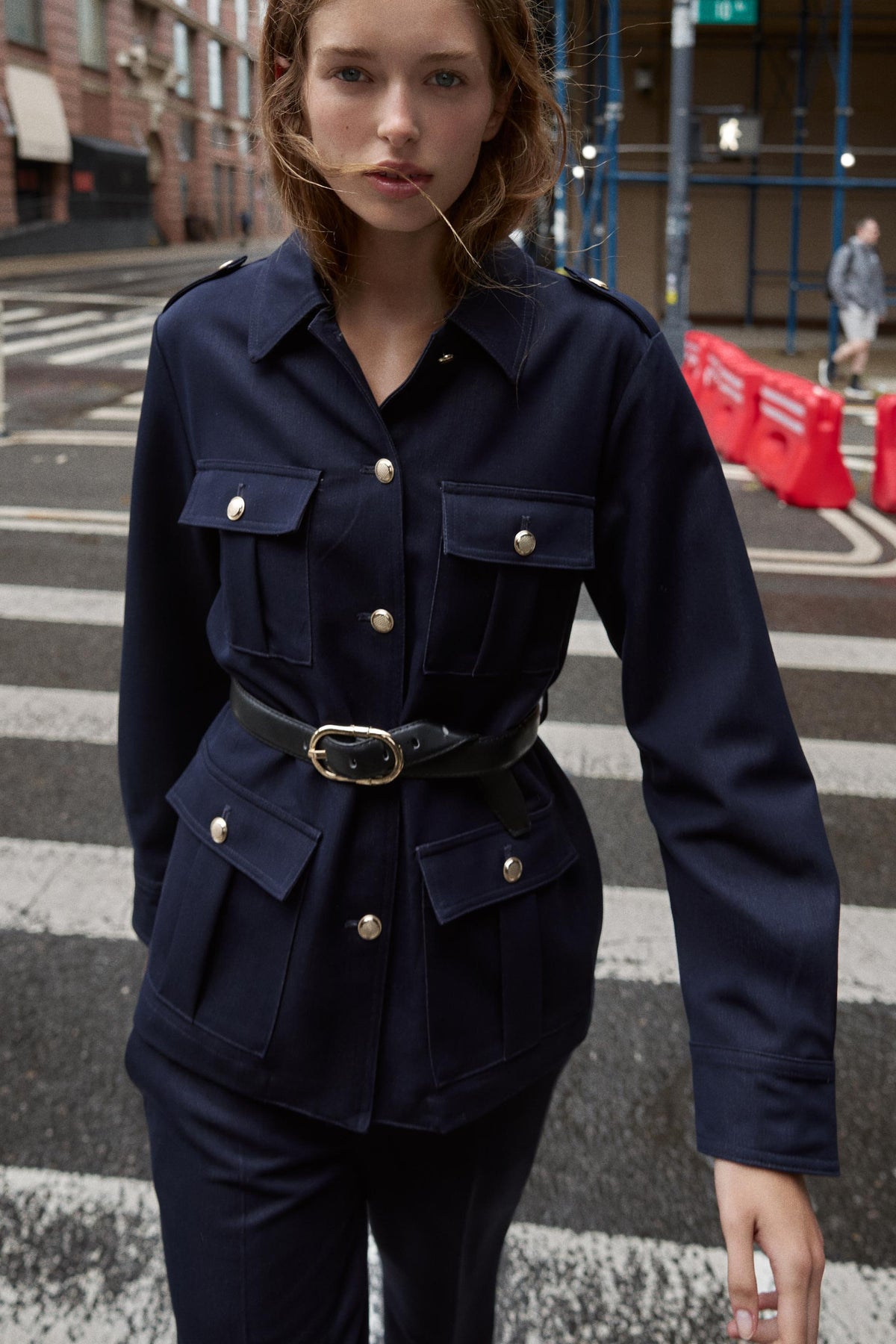 GÜRTELJACKE MIT TASCHEN