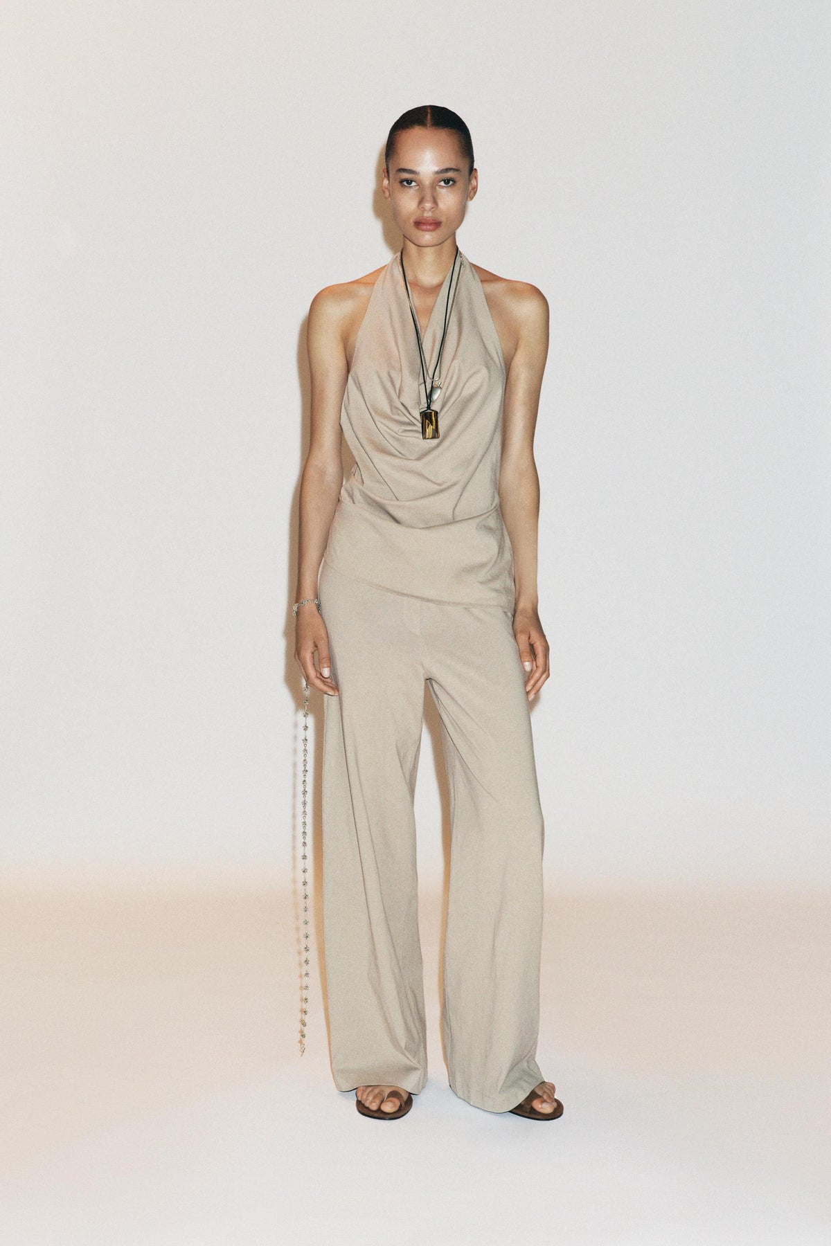 Gefärbtes Neckholder-Top