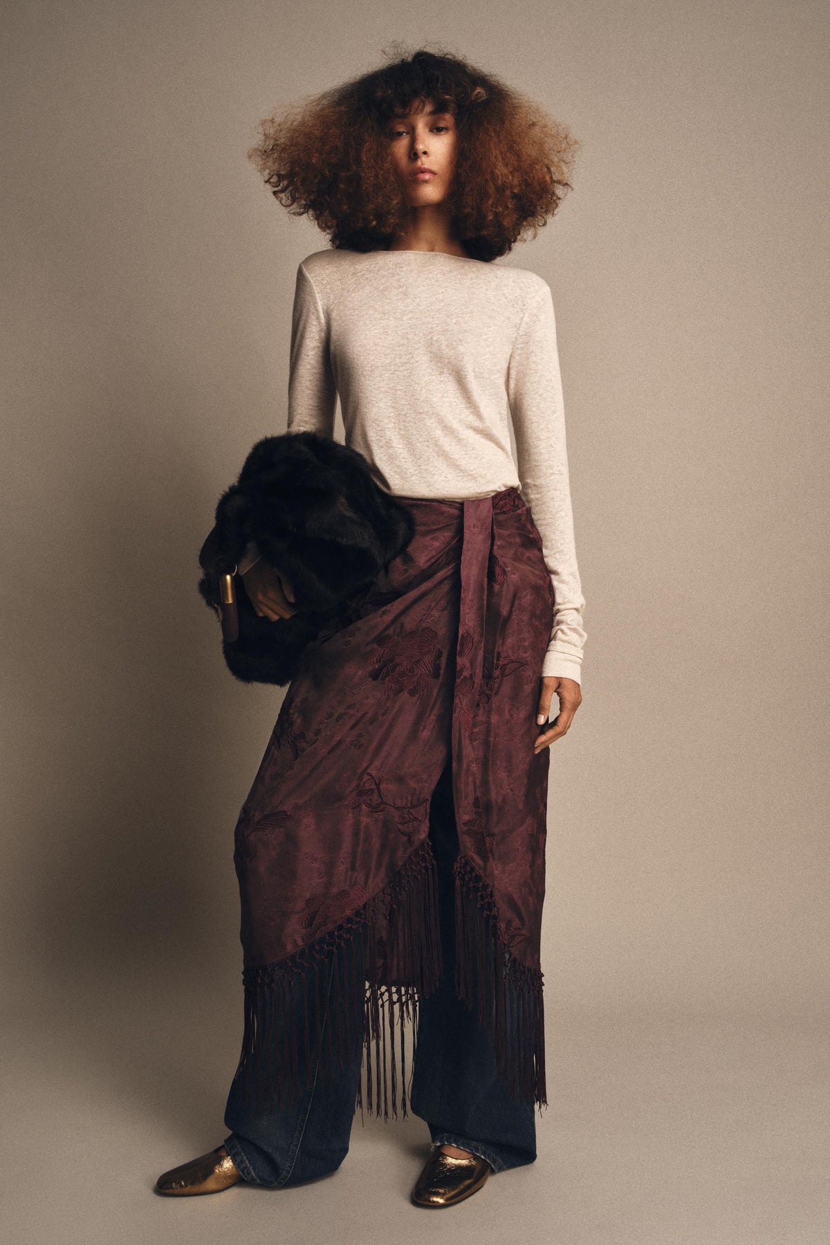 Fransenbesetzter, bestickter Sarongrock