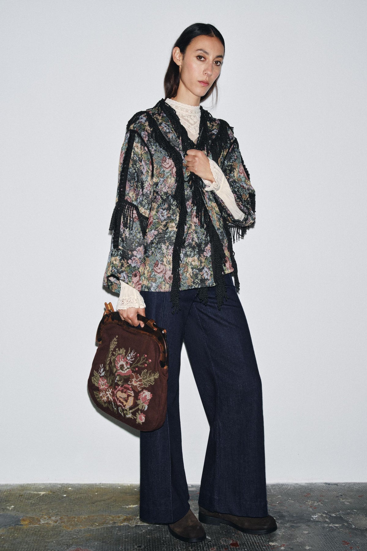 FLORAL JACQUARD FRINGED KIMONO - Image 1