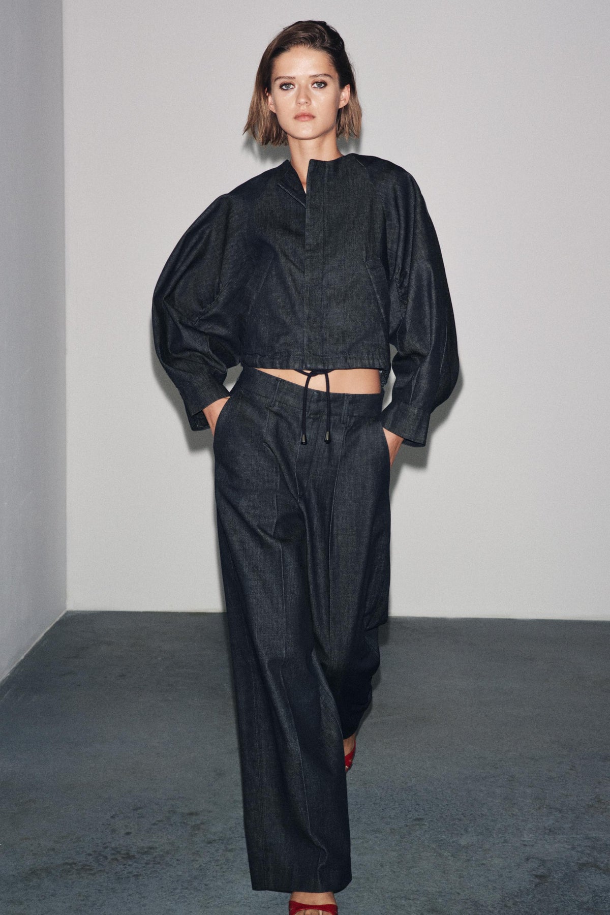 Bomberjacke aus Denim mit Puffärmeln