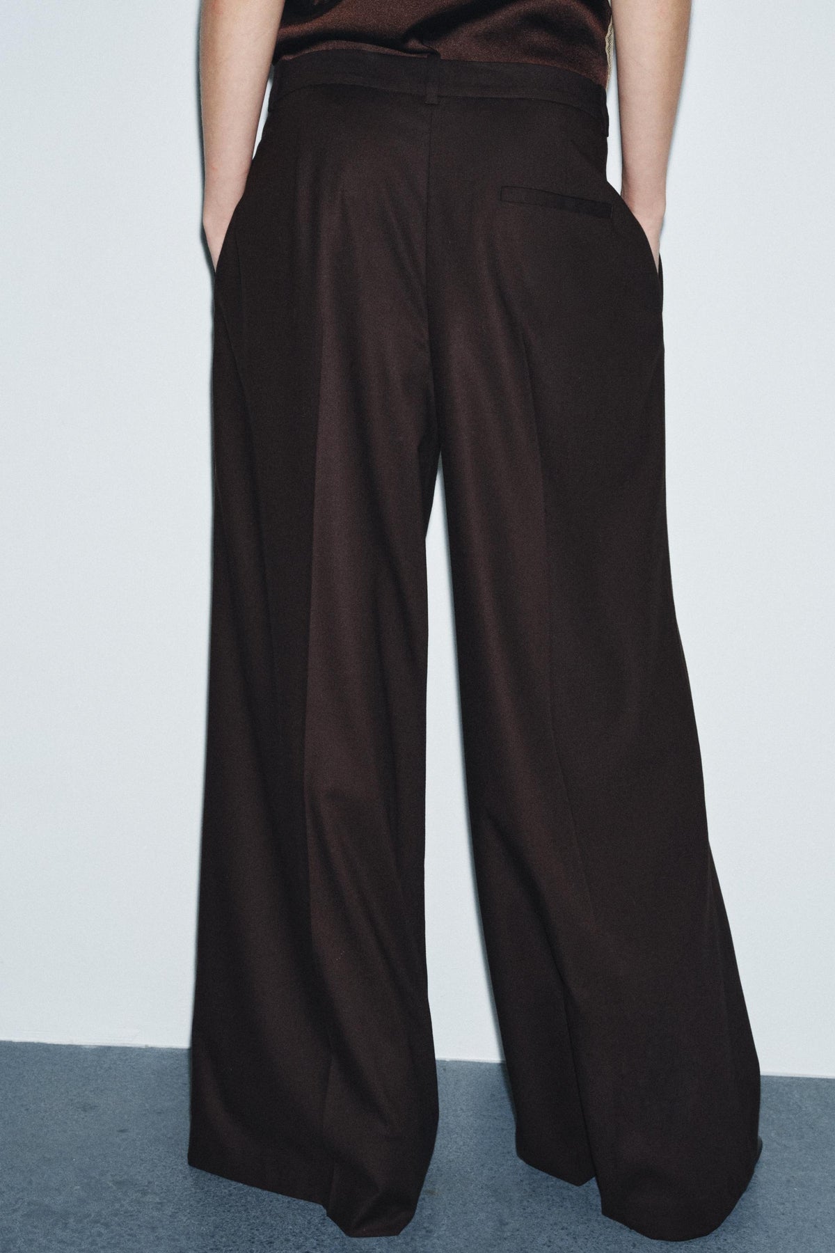 Weit geschnittene Faltenhose