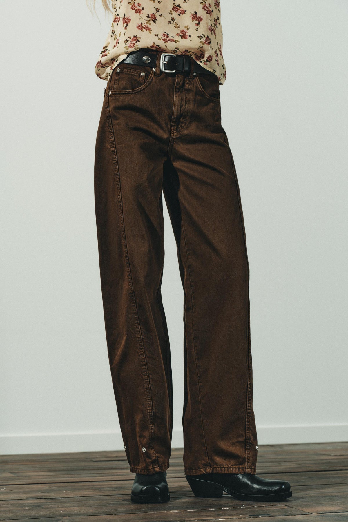 Baggy mid-waist jeans