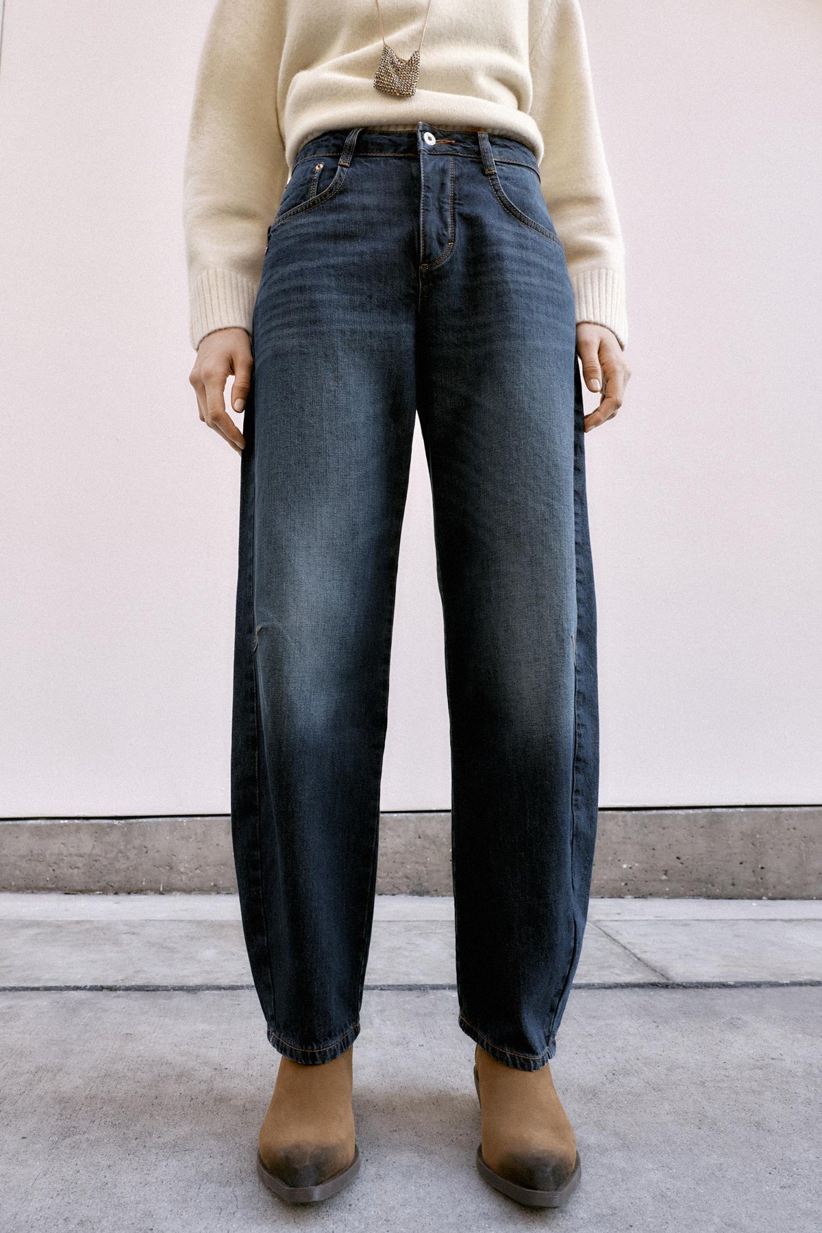 Mid-Waist Balloon Fit Jeans