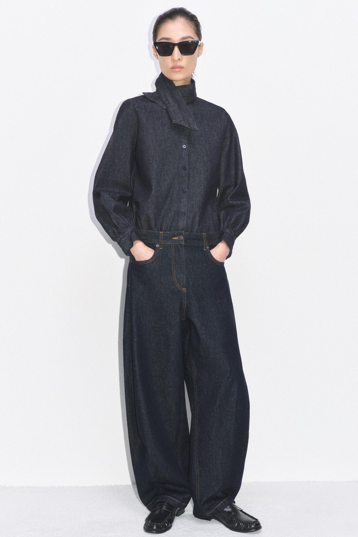 Knöchelhohe Ballon-Jeans mit mittelhohem Bund
