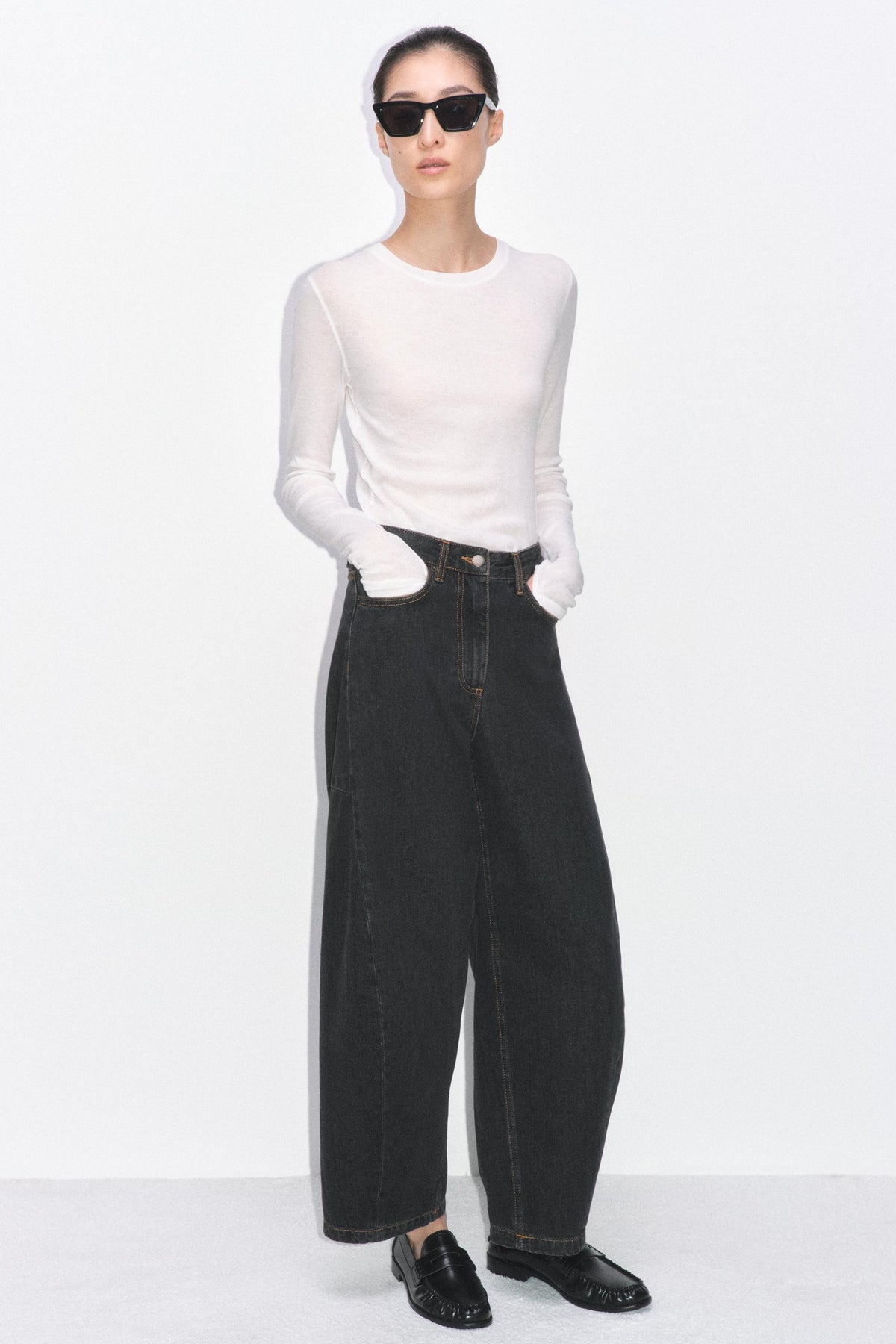 Knöchelhohe Ballon-Jeans mit mittelhohem Bund