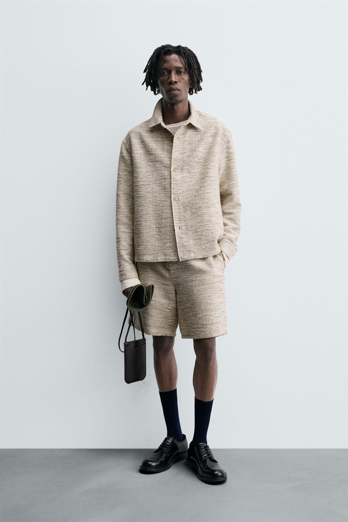 TEXTURED CONTRAST BERMUDA SHORTS - Image 1