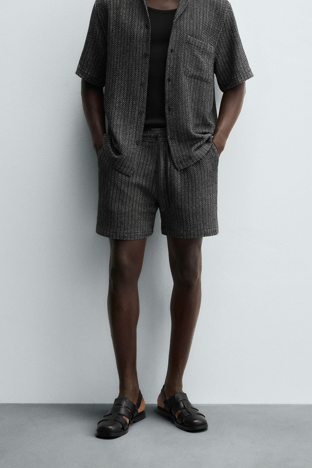 JACQUARD TEXTURED BERMUDA SHORTS - Image 2