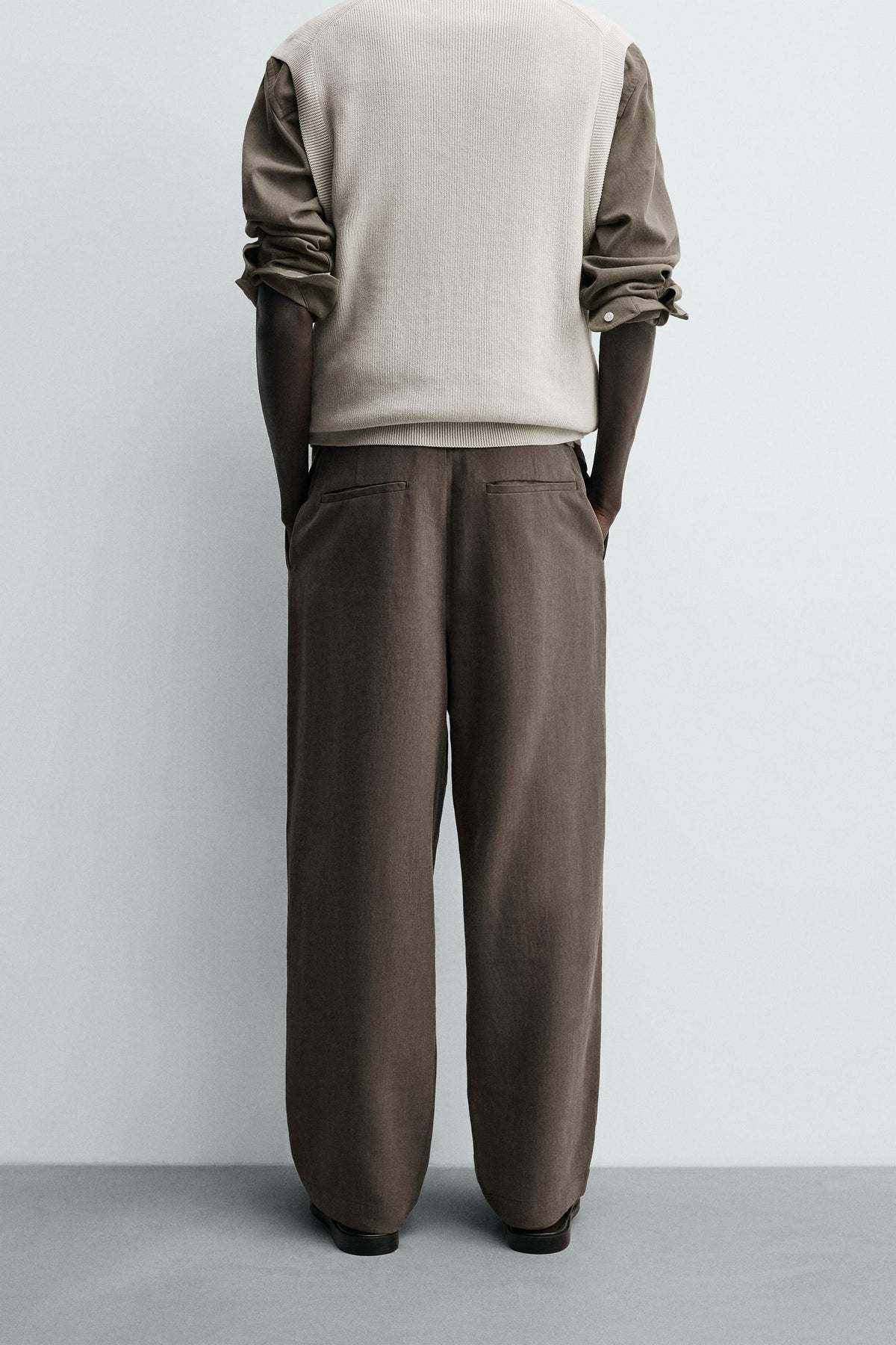 fließende Hose mit Gürtel