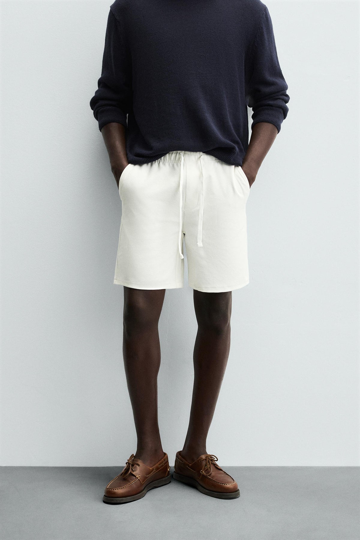 TEXTURED COMFORT BERMUDA SHORTS - Image 2