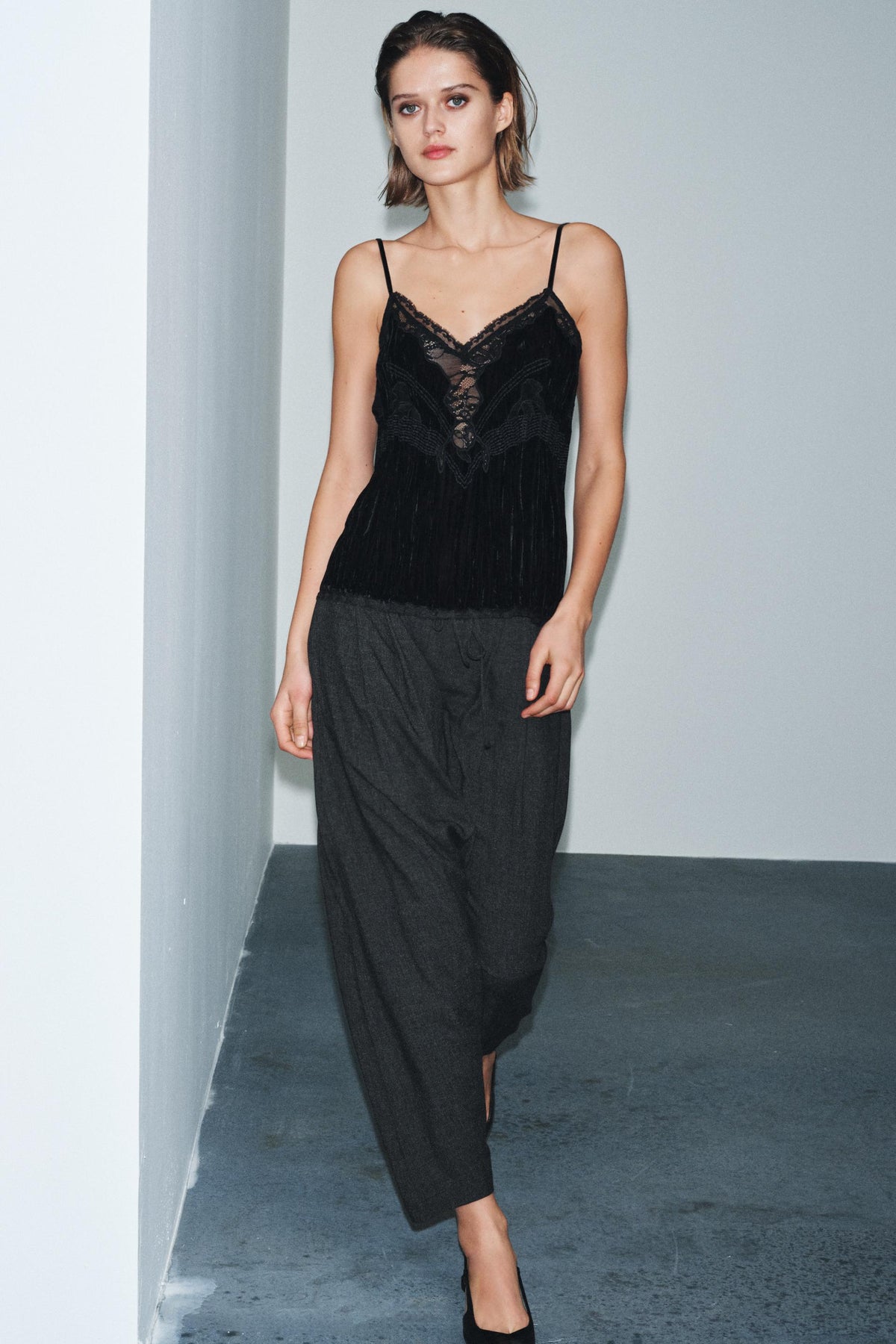 VELVET LACE TOP