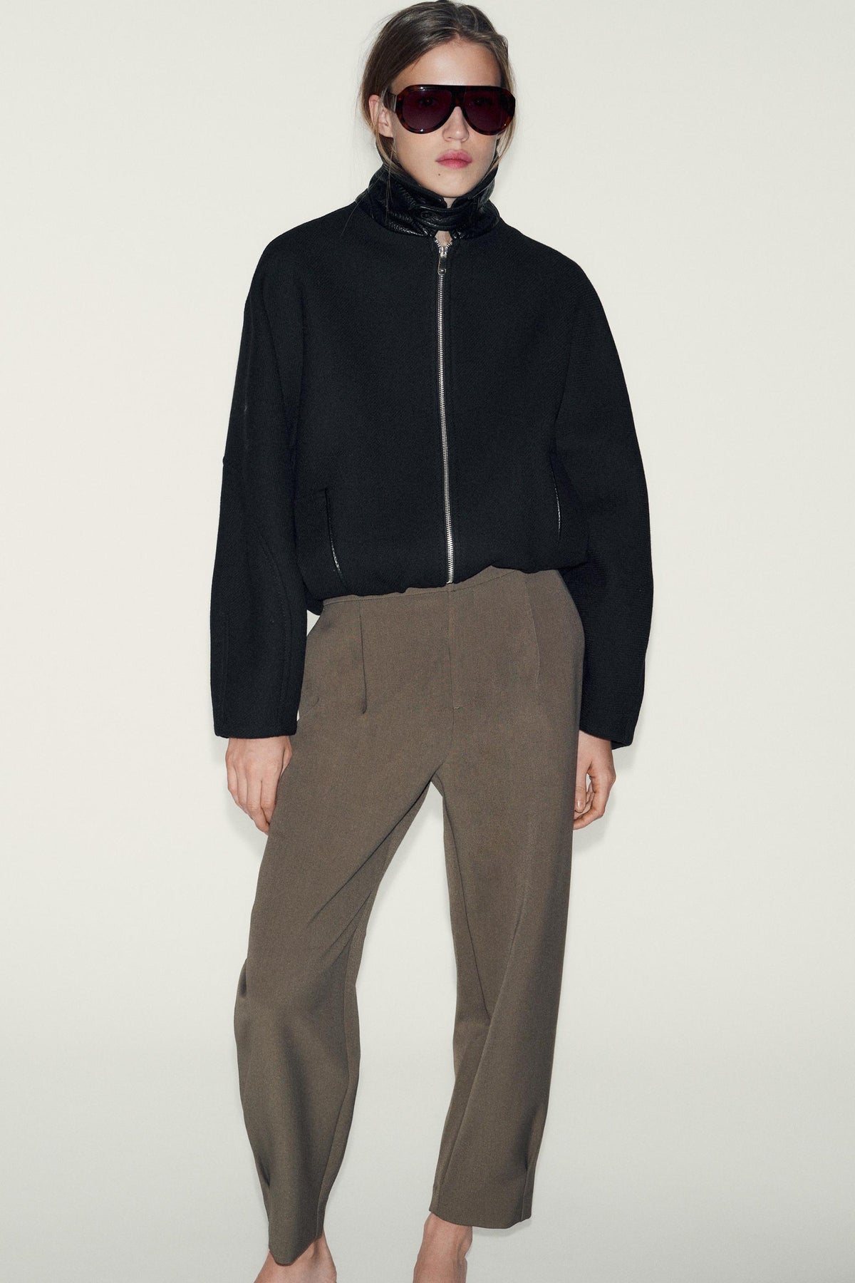 PLEATED CARROT TROUSERS
