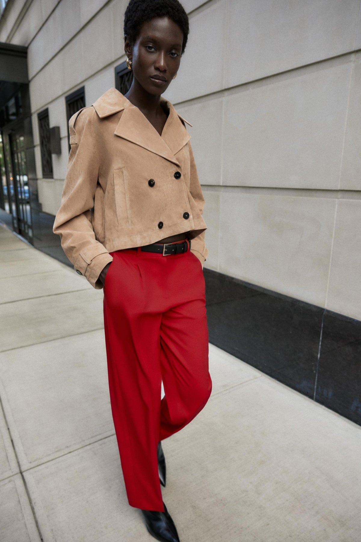 Hose mit geradem Bein und Gürtel