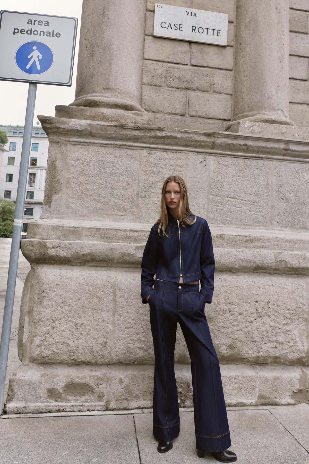 Jacke mit kontrastierenden Ziernähten