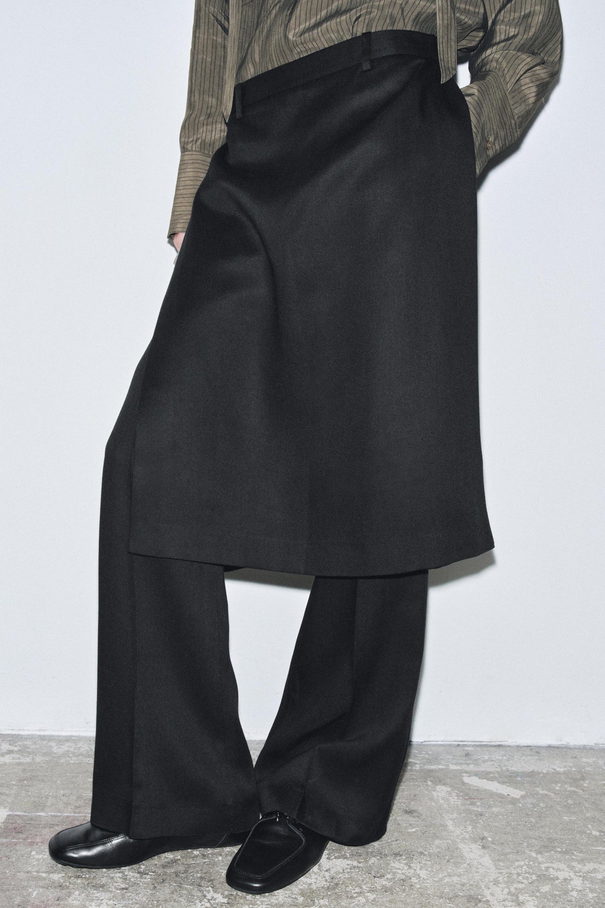 Straight-leg trousers