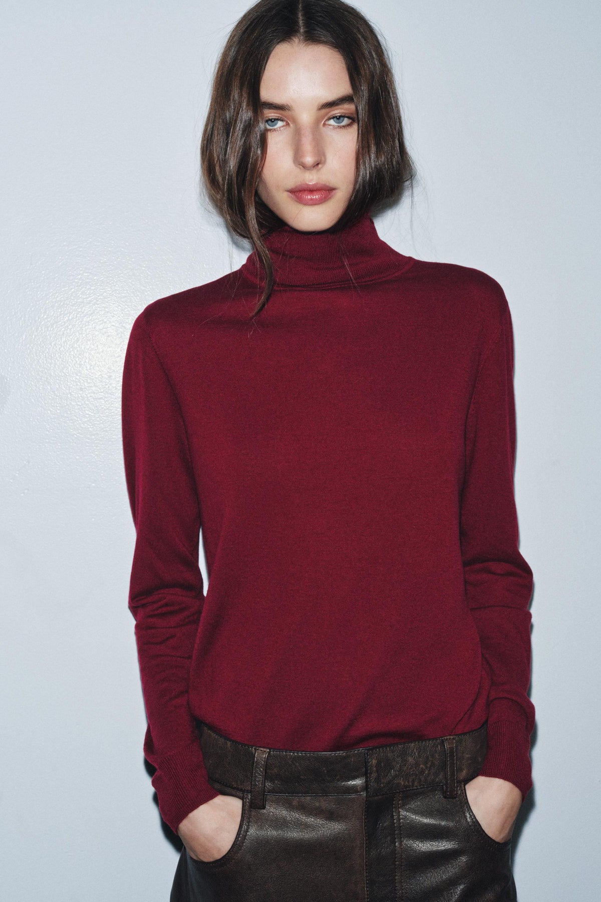 Wollpullover mit hohem Kragen