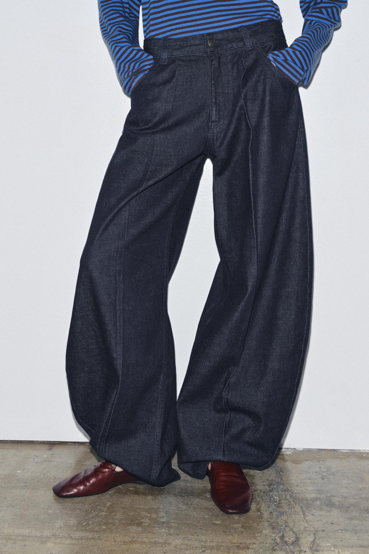 Mid-Rise Balloon Jeans
