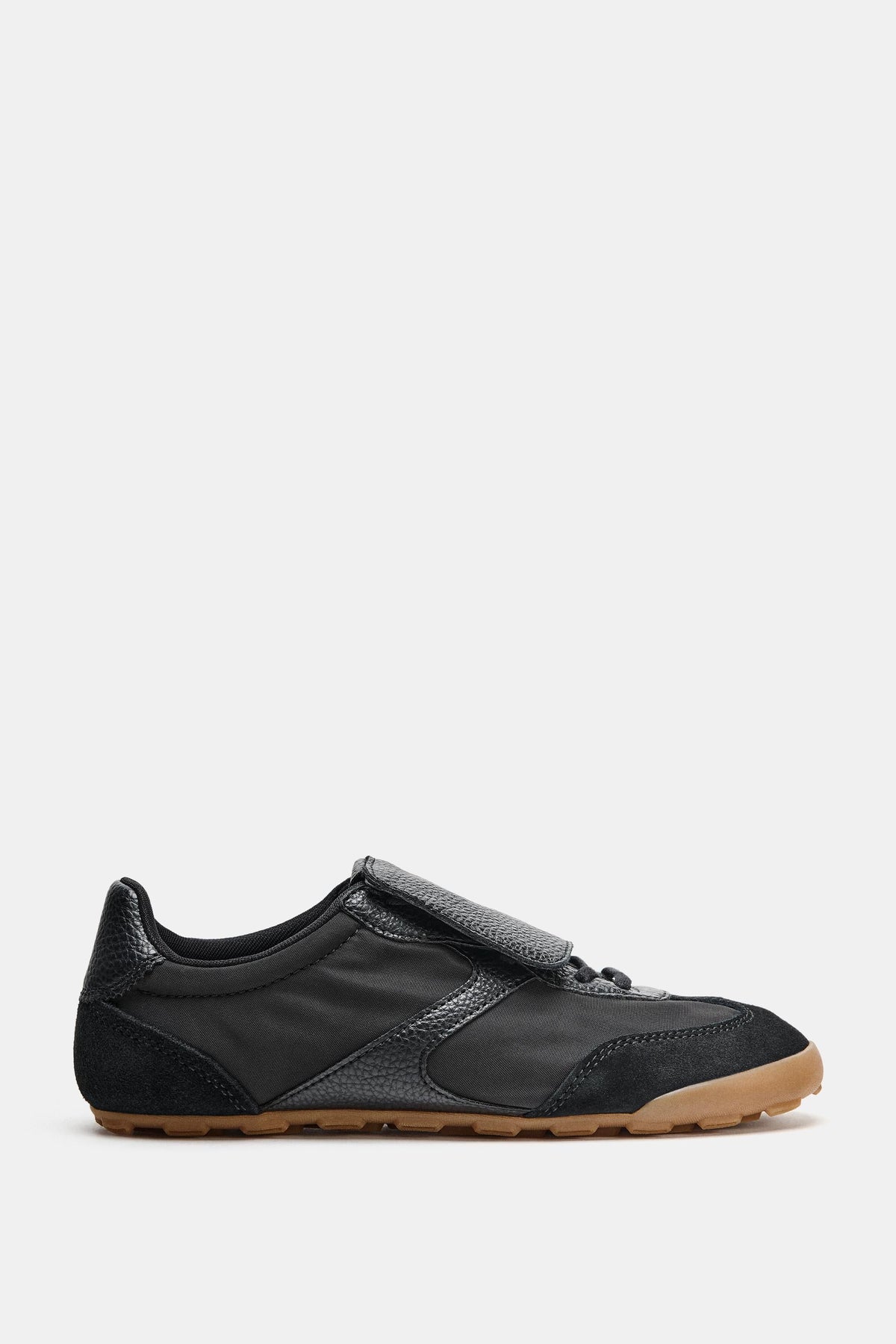 SNEAKERS WITH TONGUE DETAIL