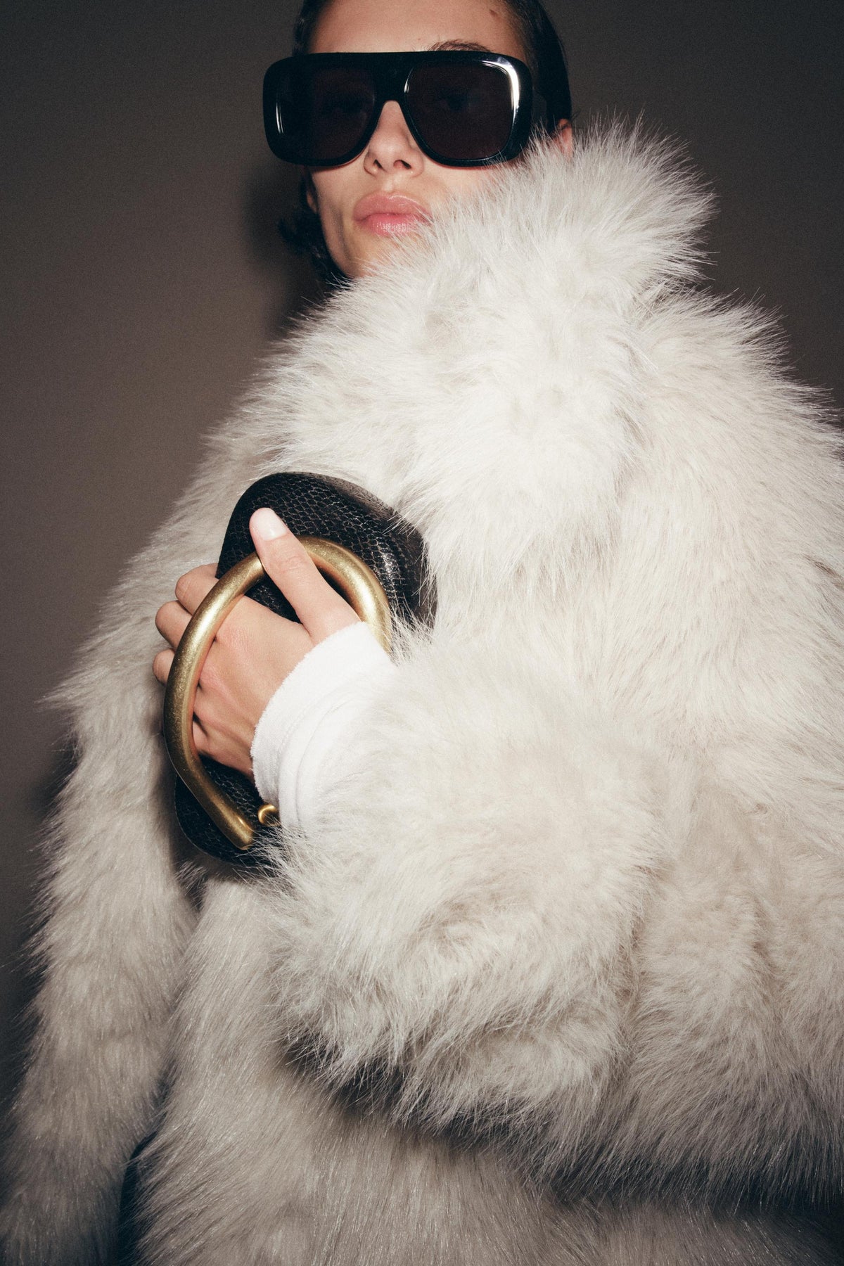 EMBOSSED CLUTCH