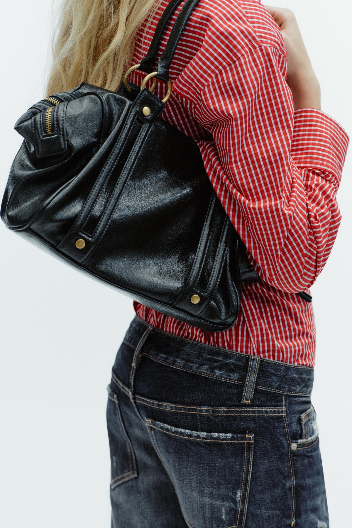 SCHULTERTASCHE MIT DETAILS