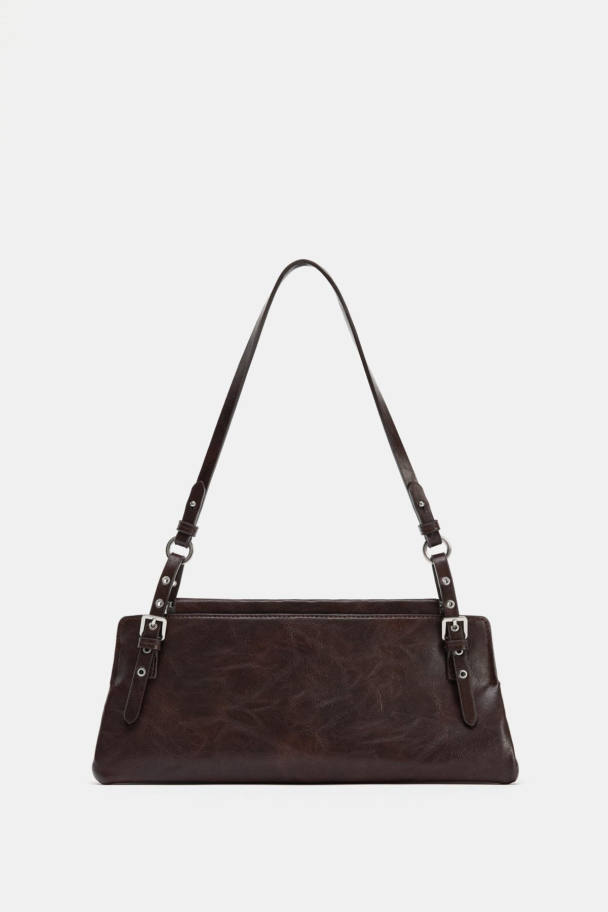 Nietenbesetzte Schultertasche