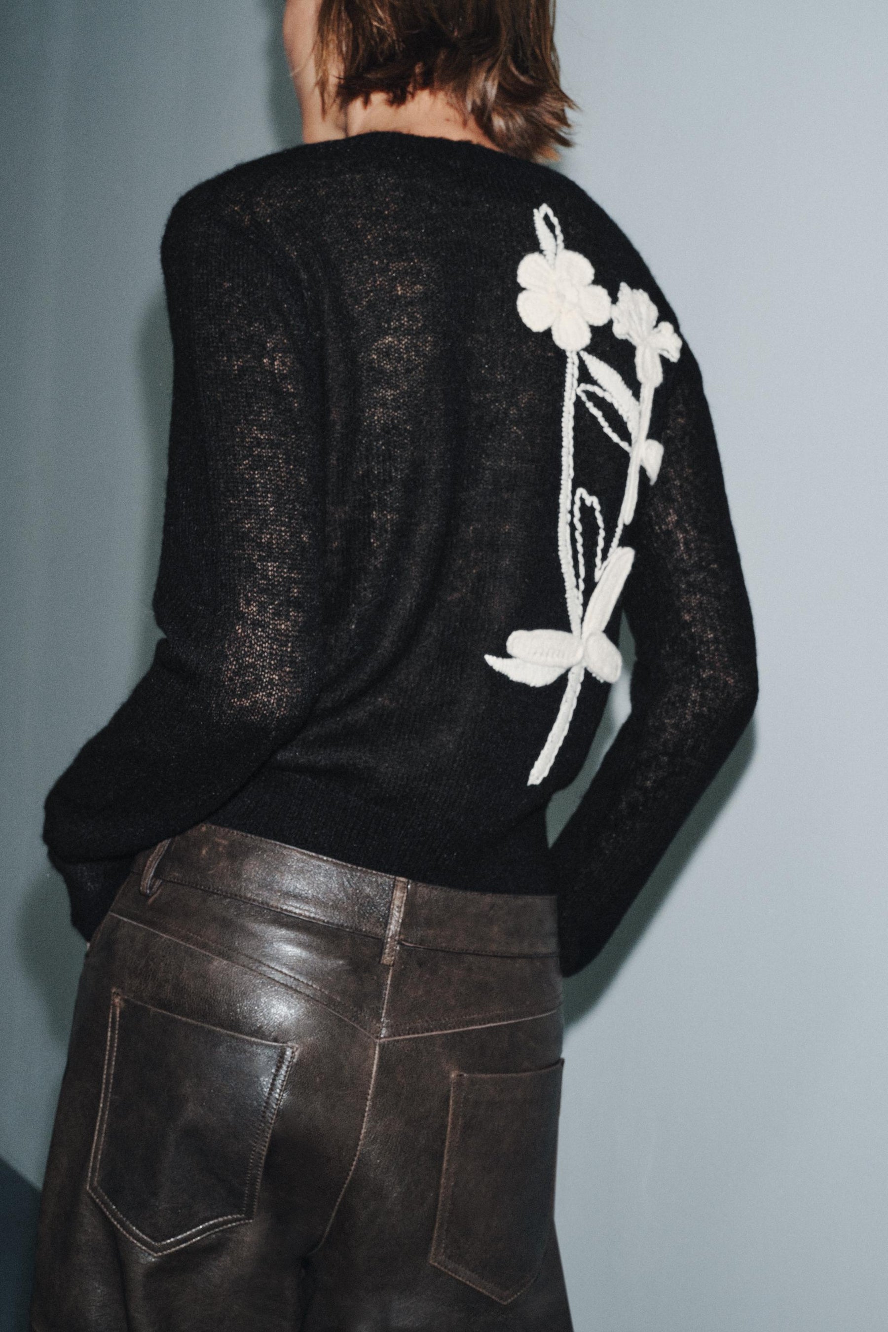 Bestickte Blumenstrickjacke