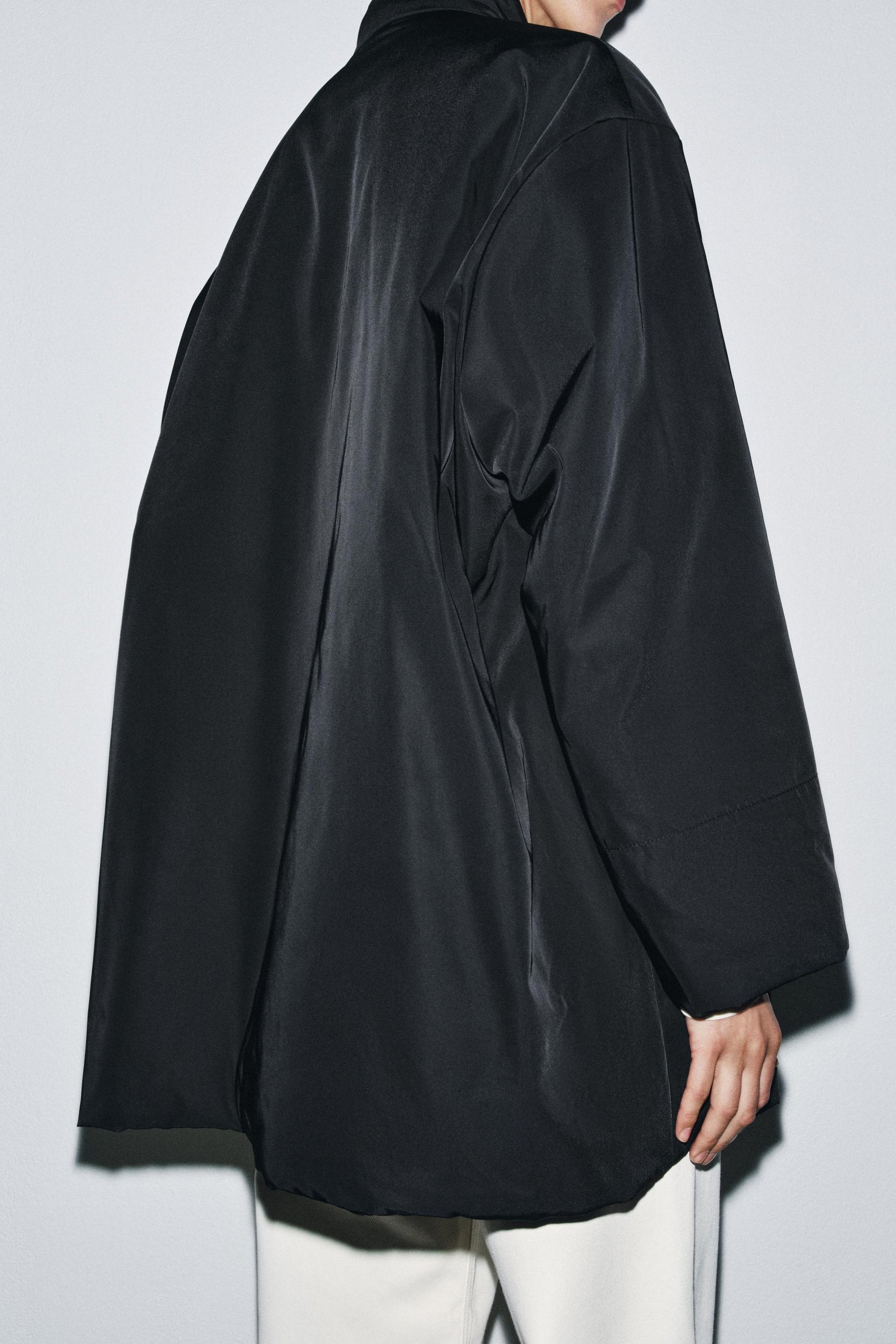 Übergroße Nylonjacke