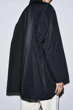 Übergroße Nylonjacke