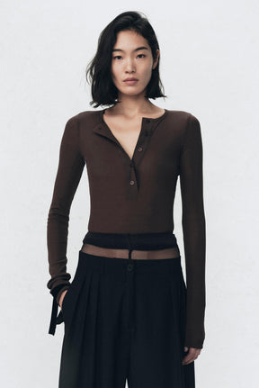 Henley-Kragen-T-Shirt