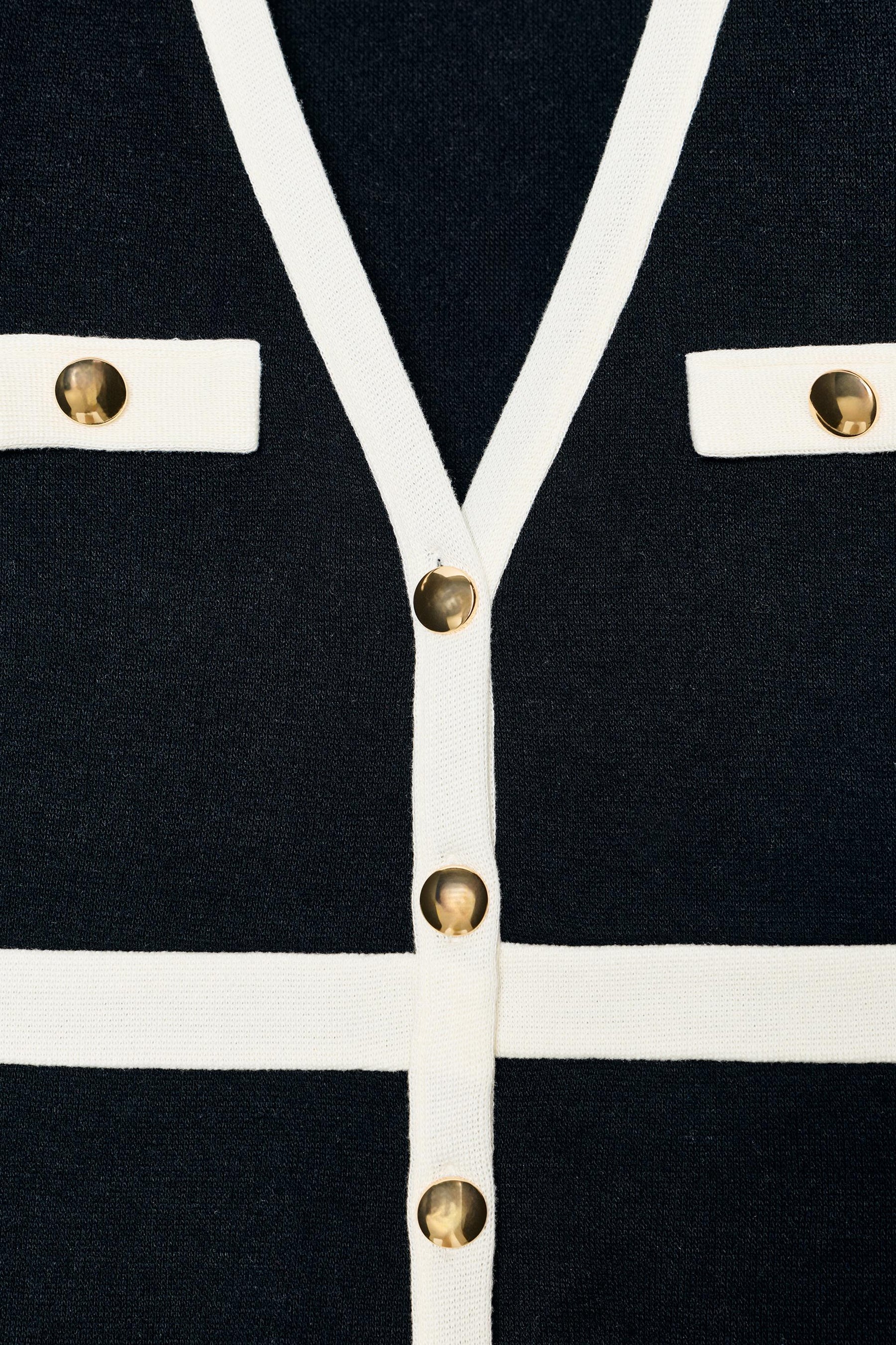 Strickjacke mit weichem Kontrast