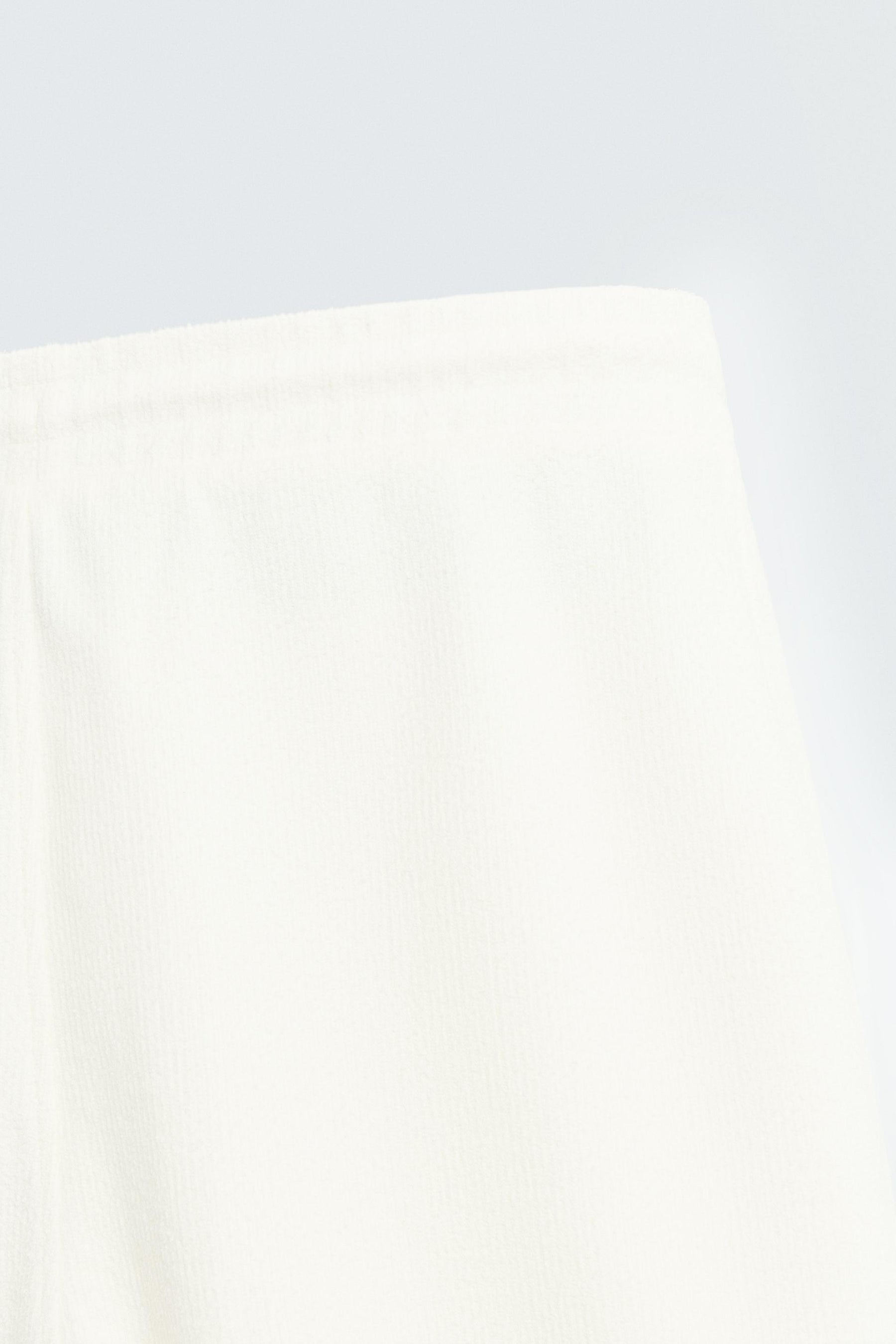 TEXTURE JOGGER BERMUDA SHORTS - Image 9