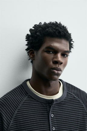 Gestreiftes Henley-Shirt