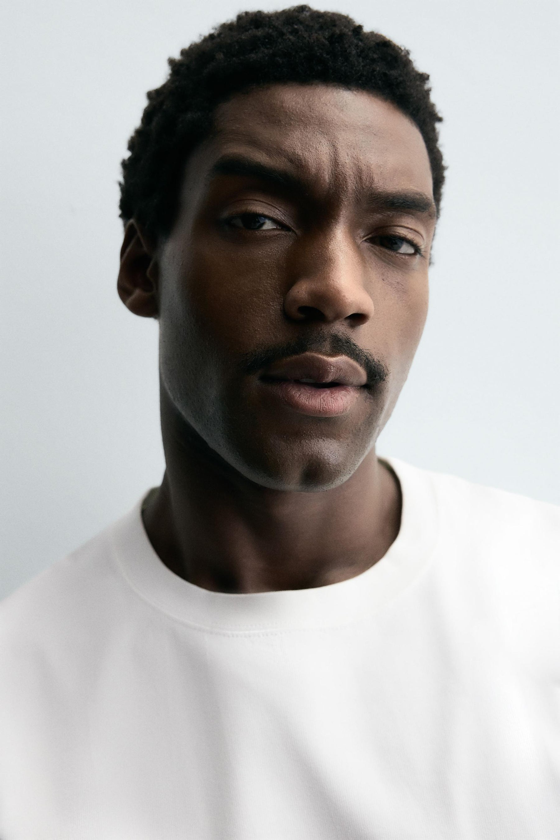 HEAVYWEIGHT SHORT SLEEVE T-SHIRT - Image 5