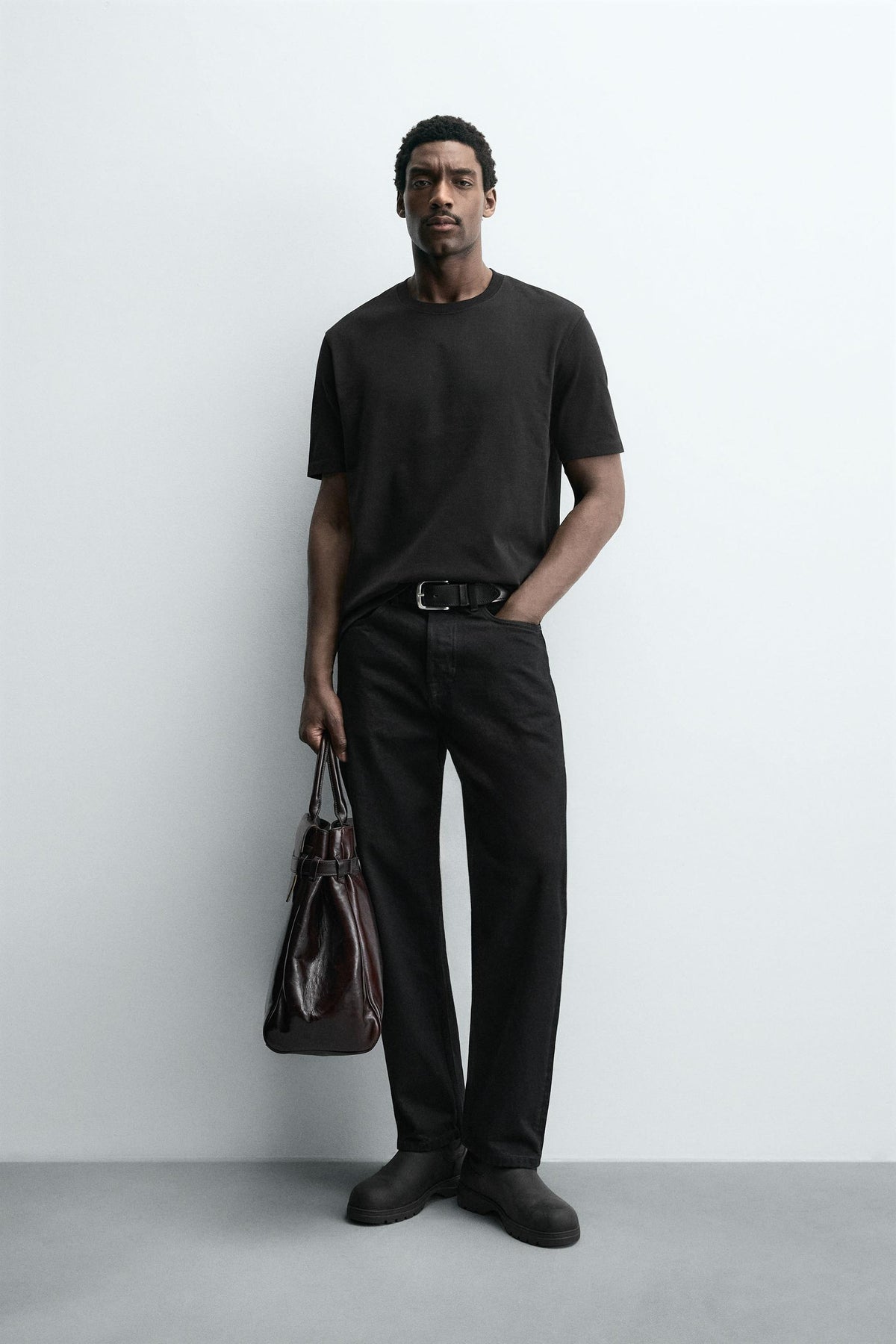 HEAVYWEIGHT SHORT SLEEVE T-SHIRT - Image 1