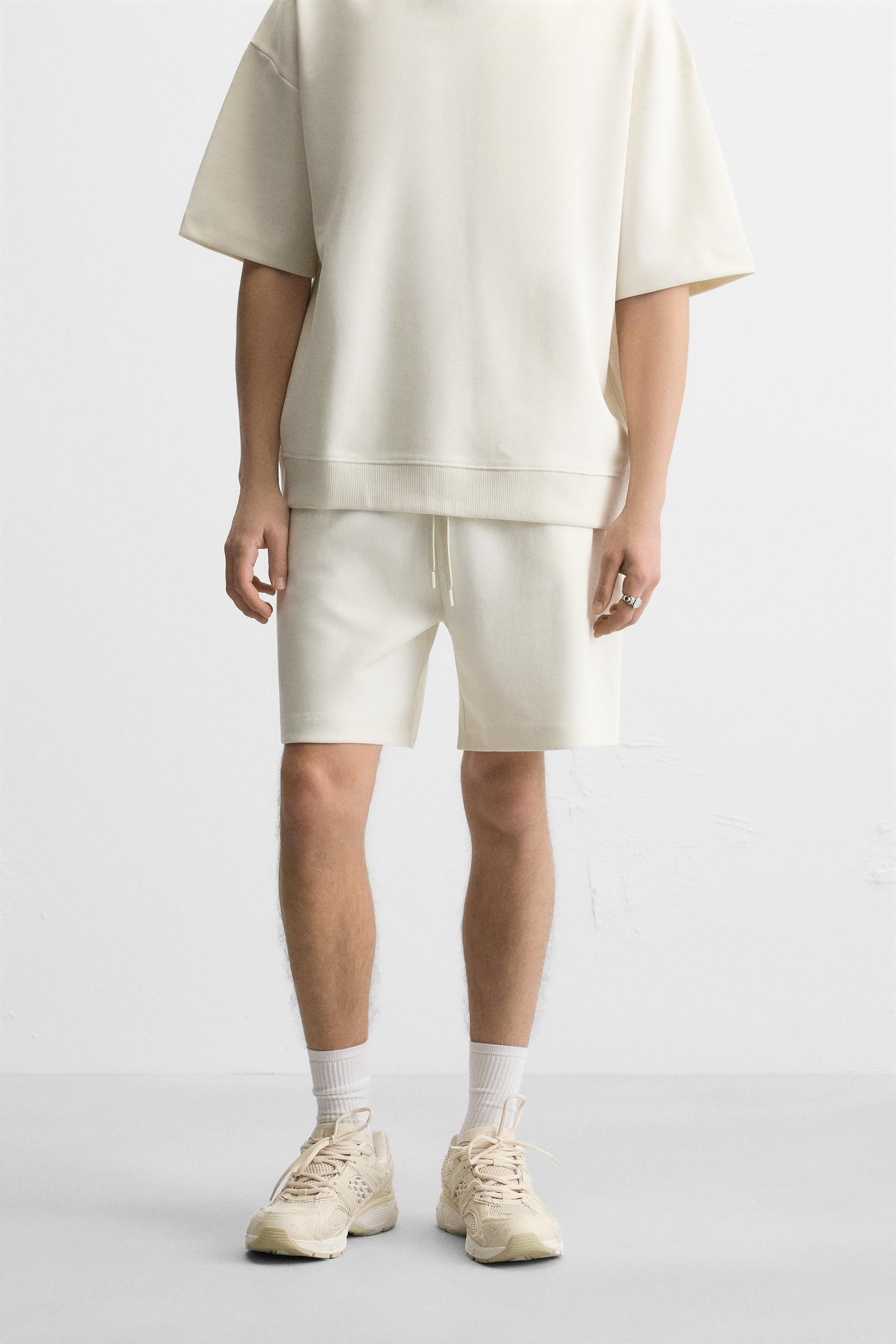 TECHNICAL INTERLOCK BERMUDA SHORTS - Image 2